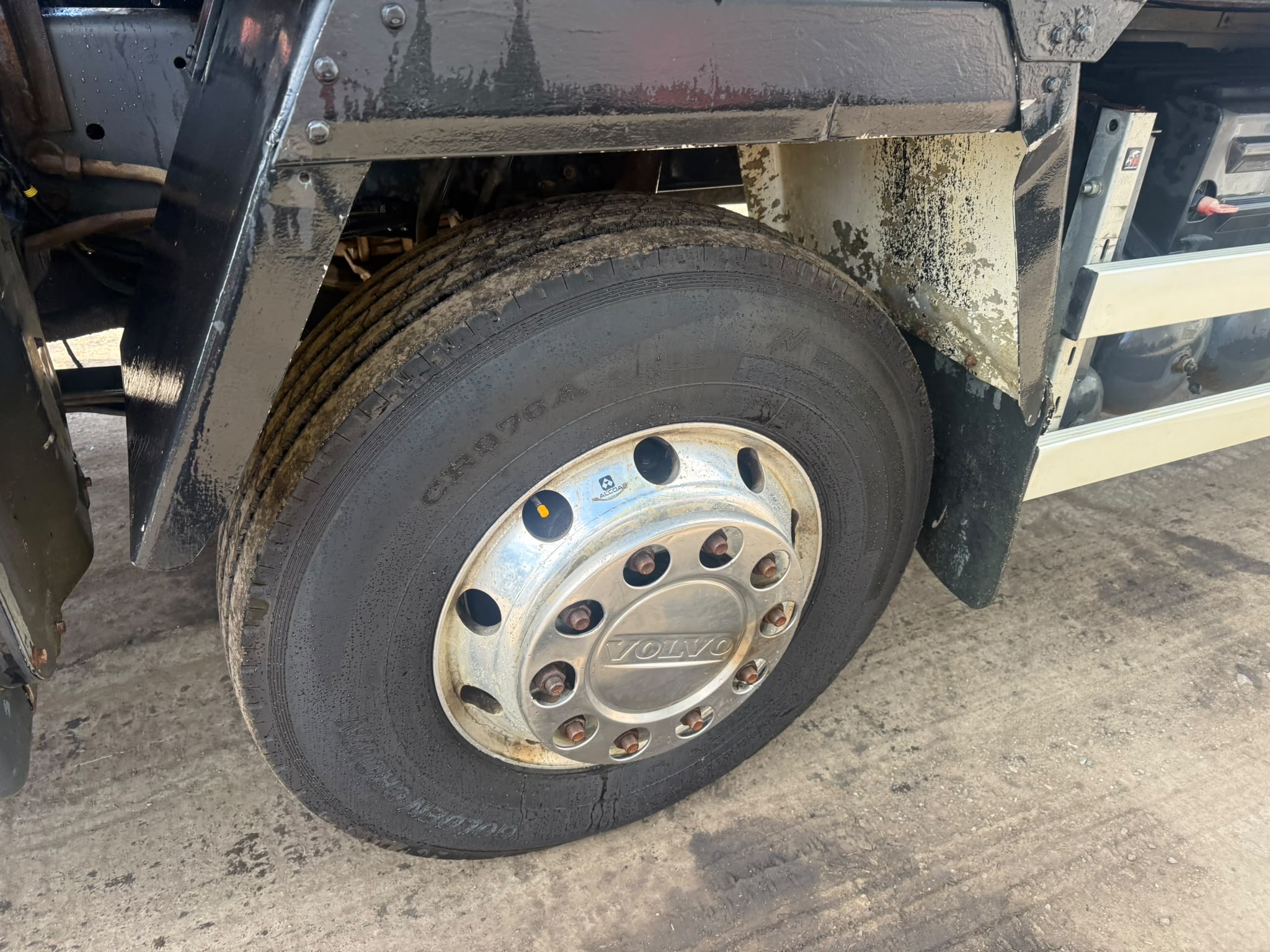 VOLVO FM410 8 WHEEL TIPPER LORRY - Image 8
