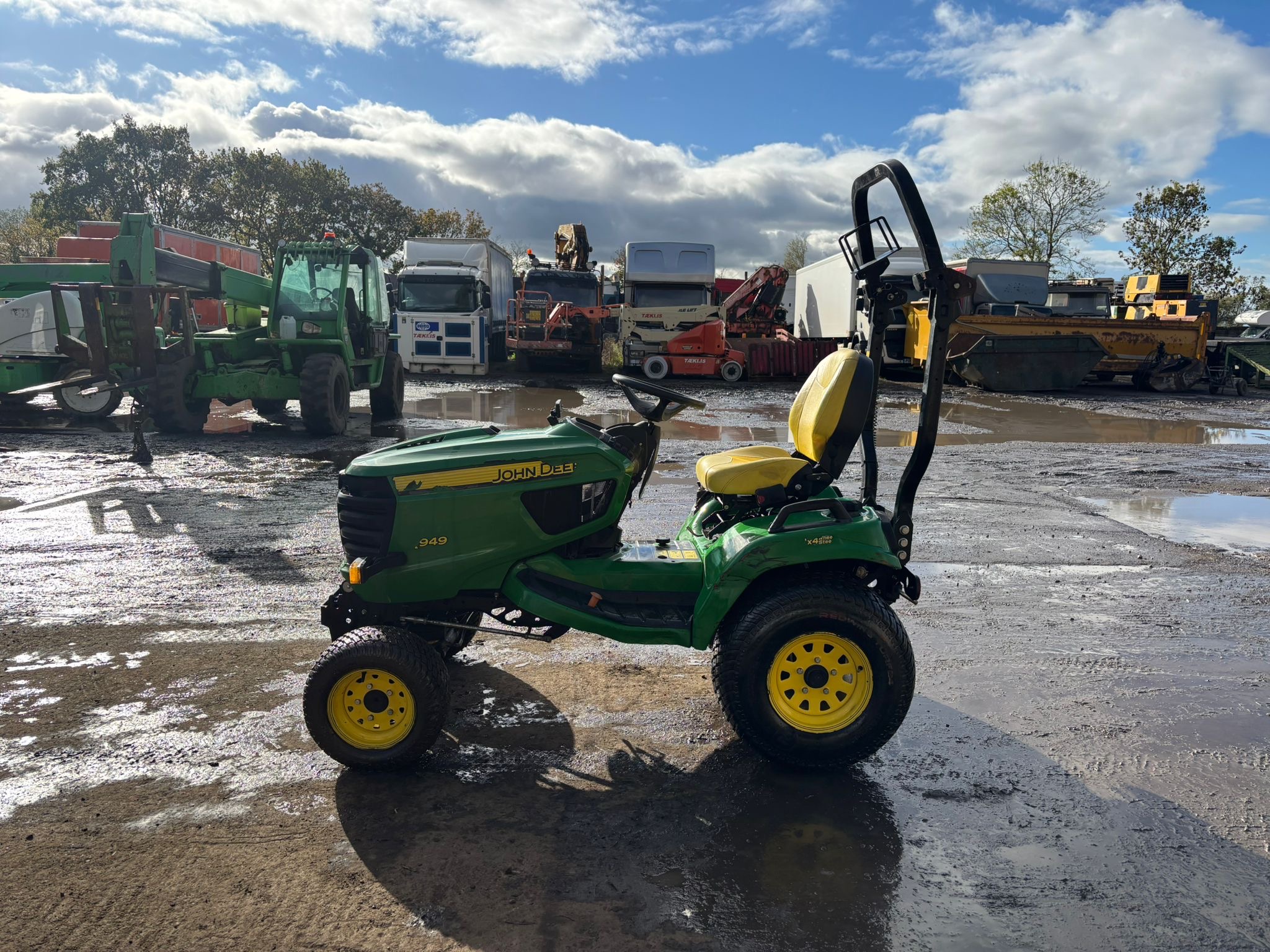 JOHN DEERE X949 4WD COMPACT TRACTOR - Image 4