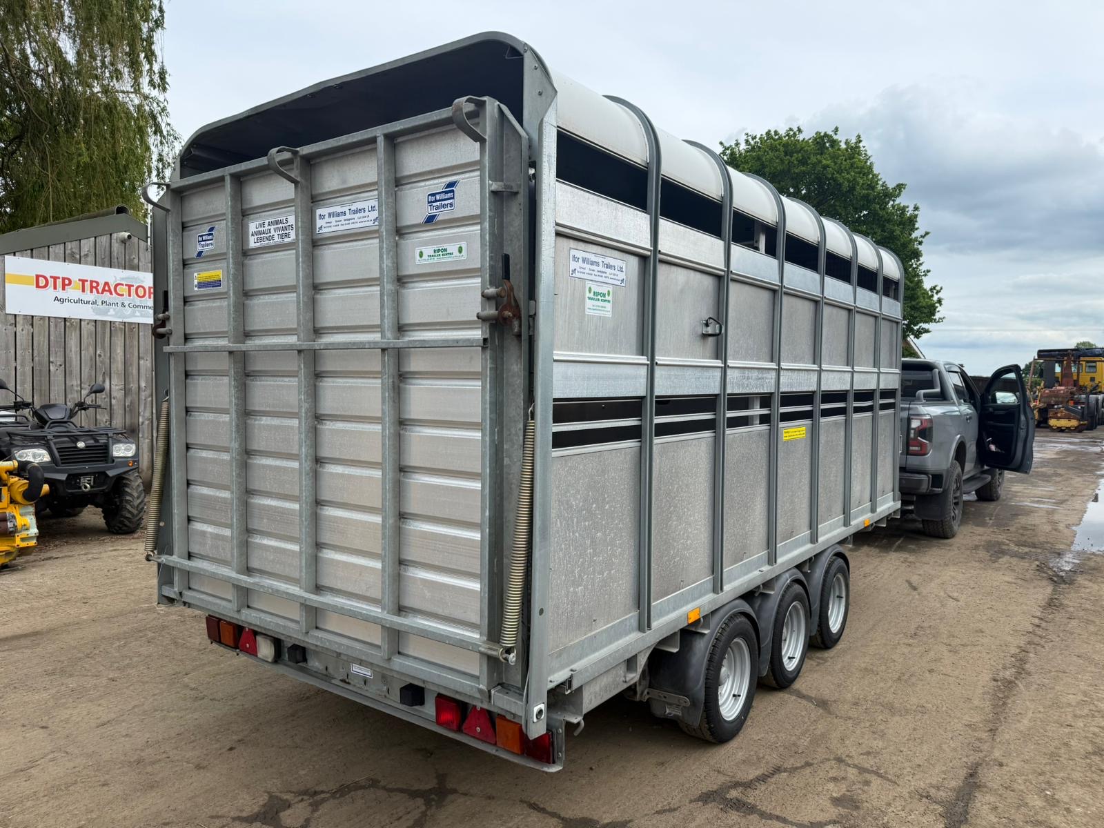 IFOR WILLIAM 14ft TRI AXLE LIVESTOCK TRAILER - Image 13