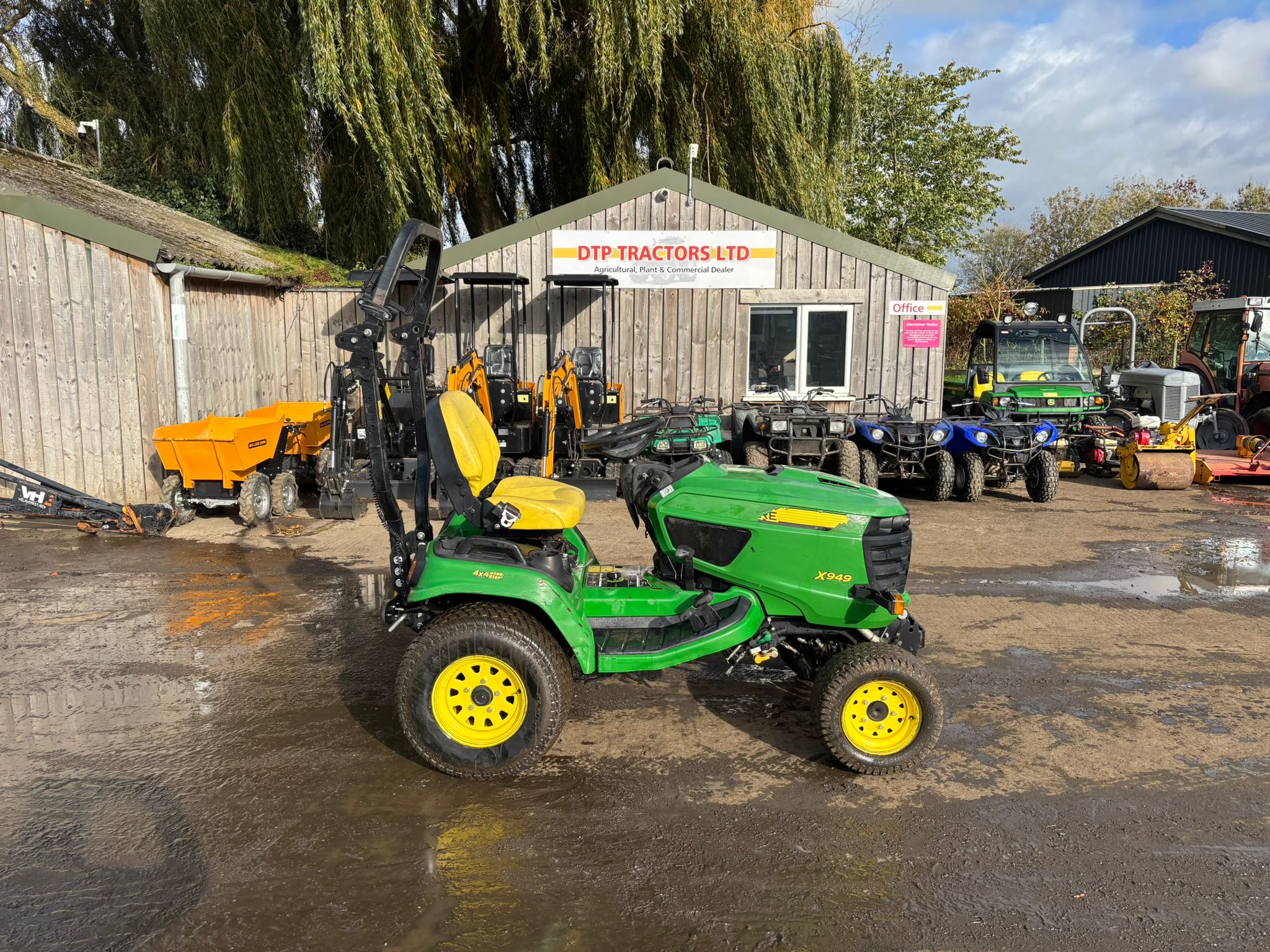 JOHN DEERE X949 4WD COMPACT TRACTOR - Image 2