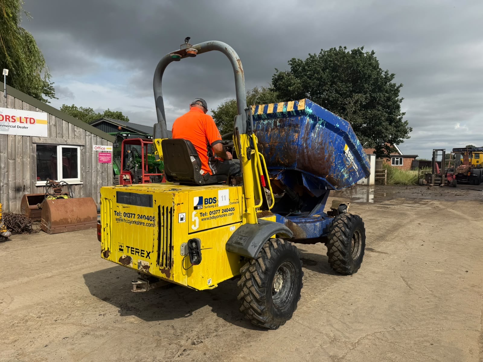 TEREX TA3 SH 3 TON SWIVEL SKIP DUMPER - Image 8