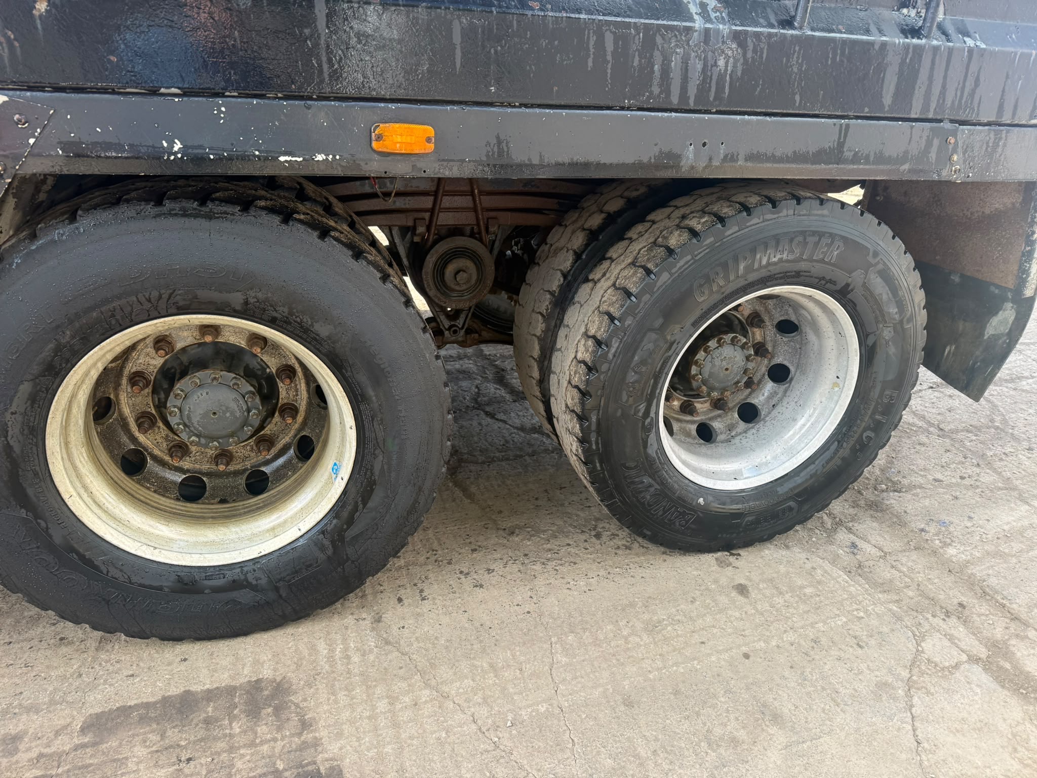 VOLVO FM410 8 WHEEL TIPPER LORRY - Image 10