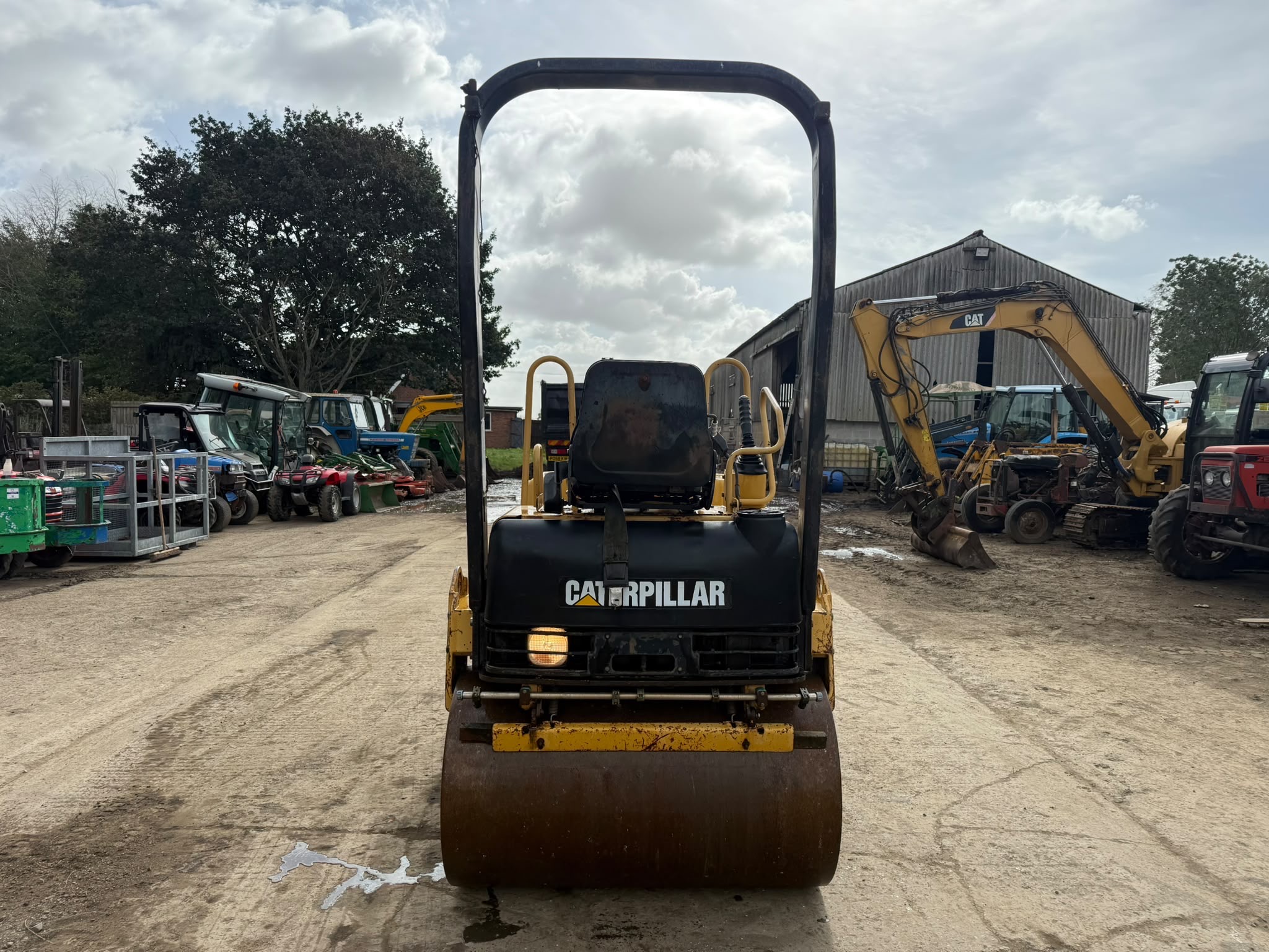 CATERPILLAR CB224D 120 RIDE ON ROLLER - Image 12