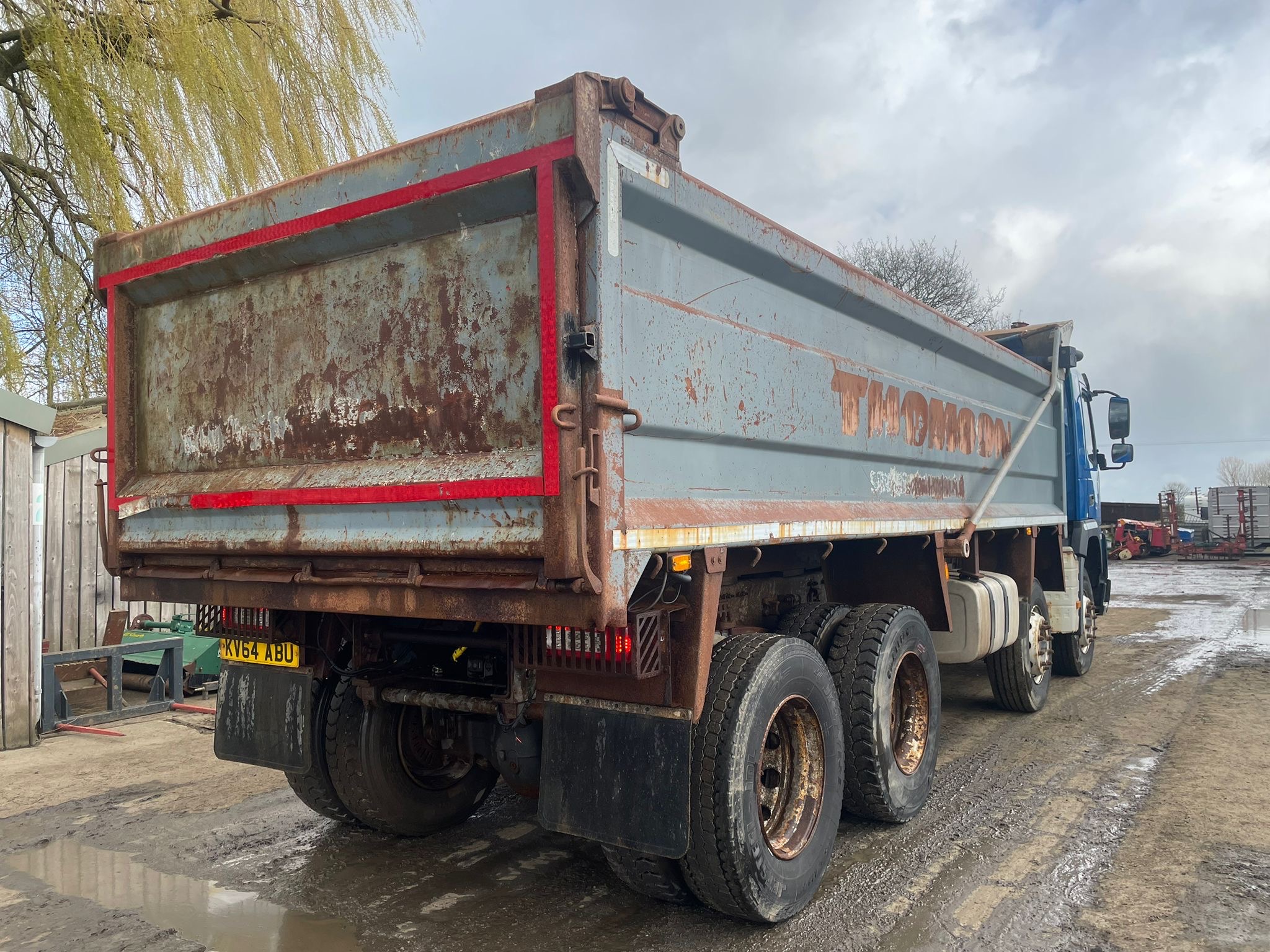 VOLVO FMX 8 WHEEL TIPPER LORRY - Image 16
