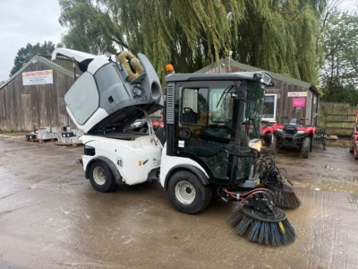 KARCHER PF-D MC130 ROAD SWEEPER  YEAR 2018