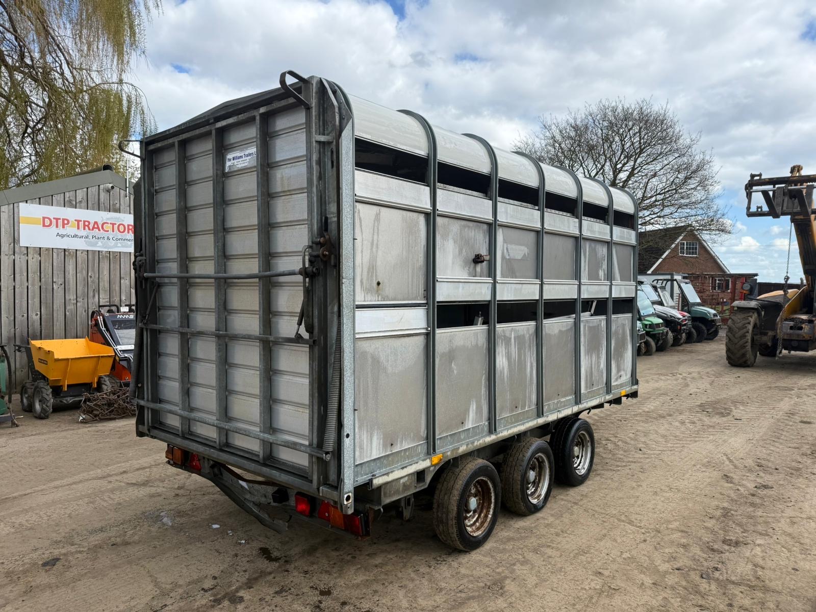 IFOR WILLIAM 12 FT TRI AXLE CATTLE TRAILER - Image 14