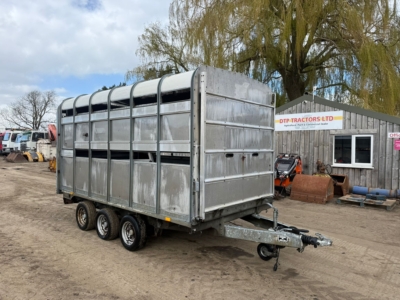 IFOR WILLIAM 12 FT TRI AXLE CATTLE TRAILER