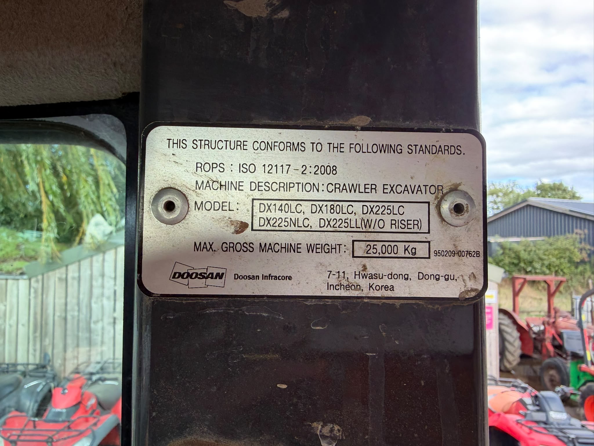 DOOSAN DX140LC 14 TON EXCAVATOR - Image 12