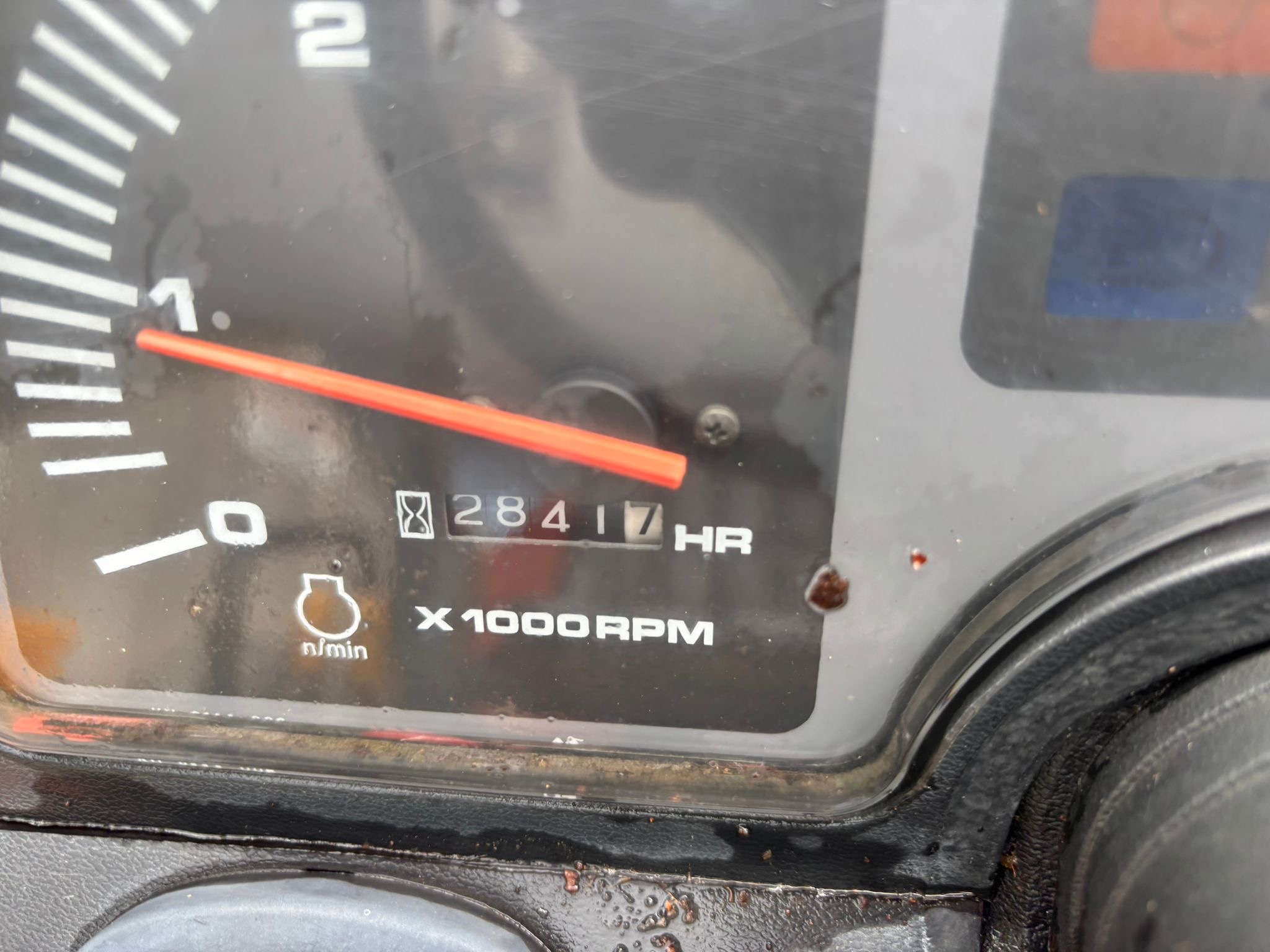 KUBOTA B1710 COMPACT TRACTOR WITH TRAILER - Image 16