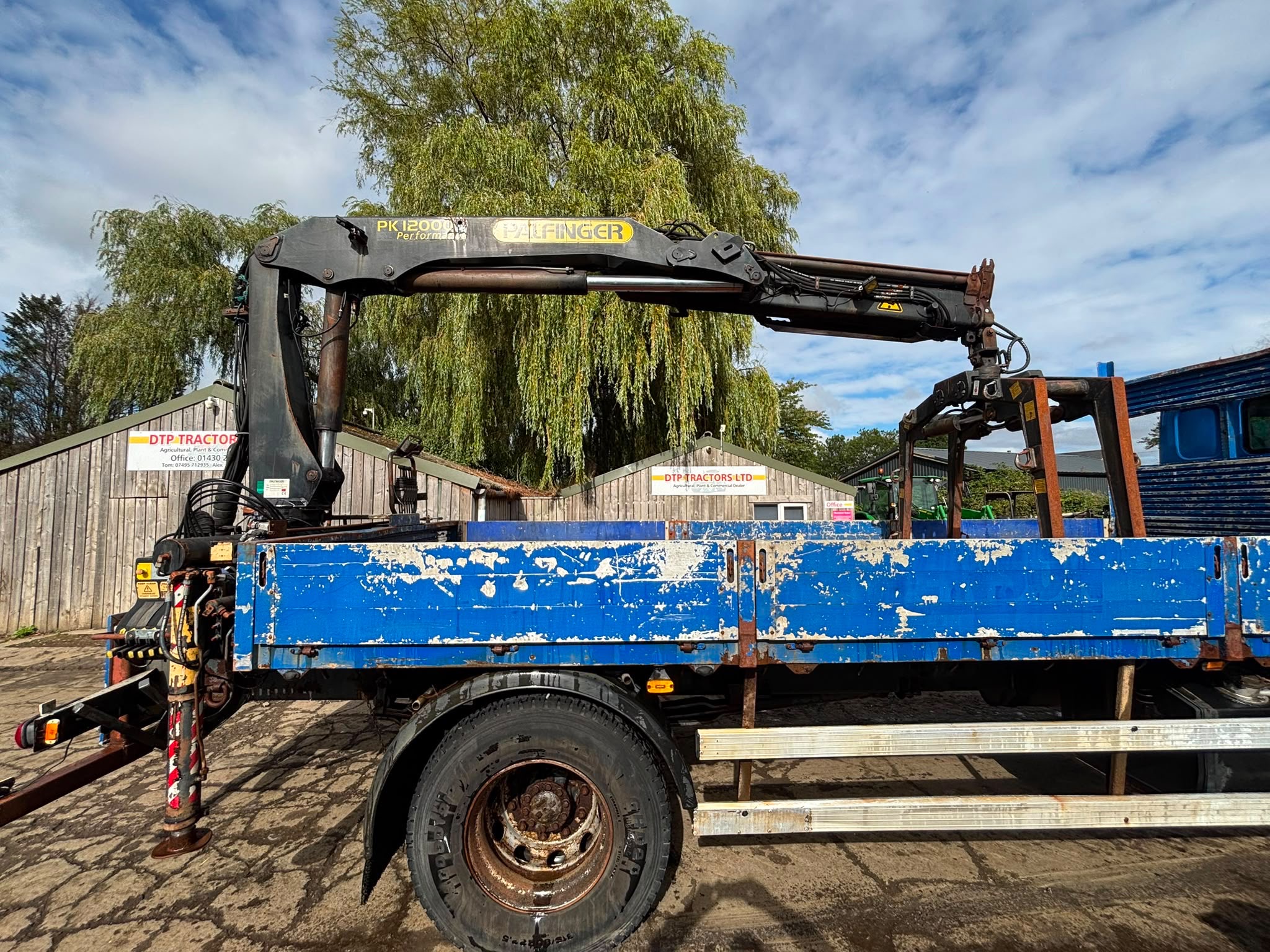 DAF LF 55.220 BRICK GRAB CRANE LORRY - Image 6