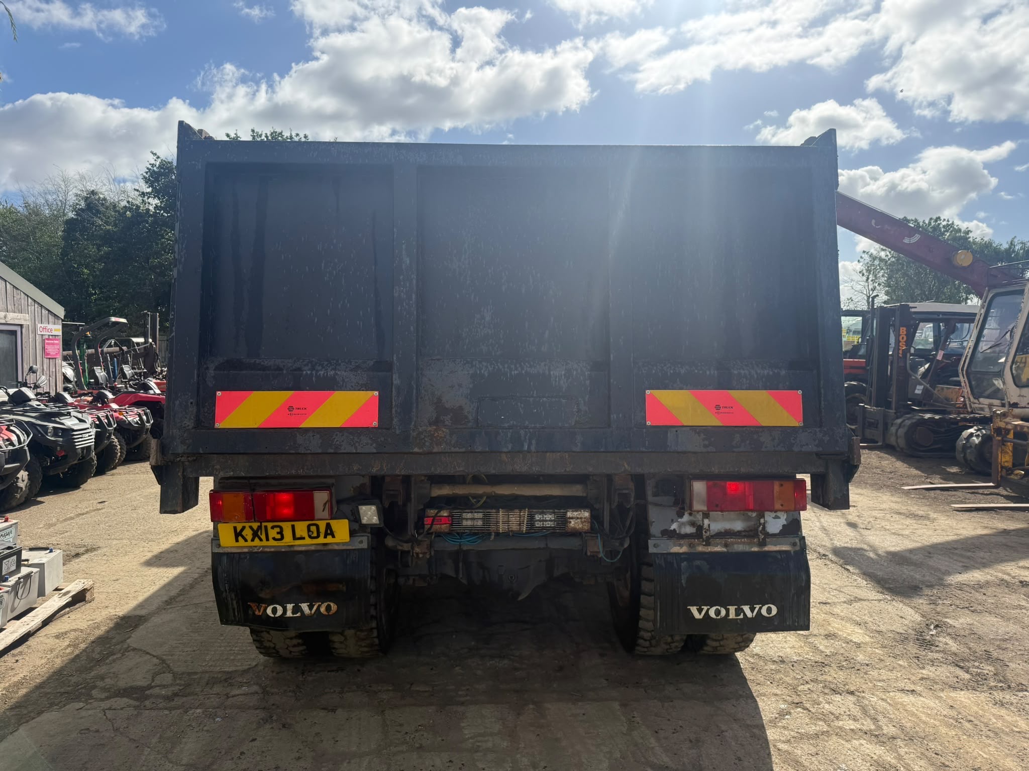 VOLVO FM410 8 WHEEL TIPPER LORRY - Image 11