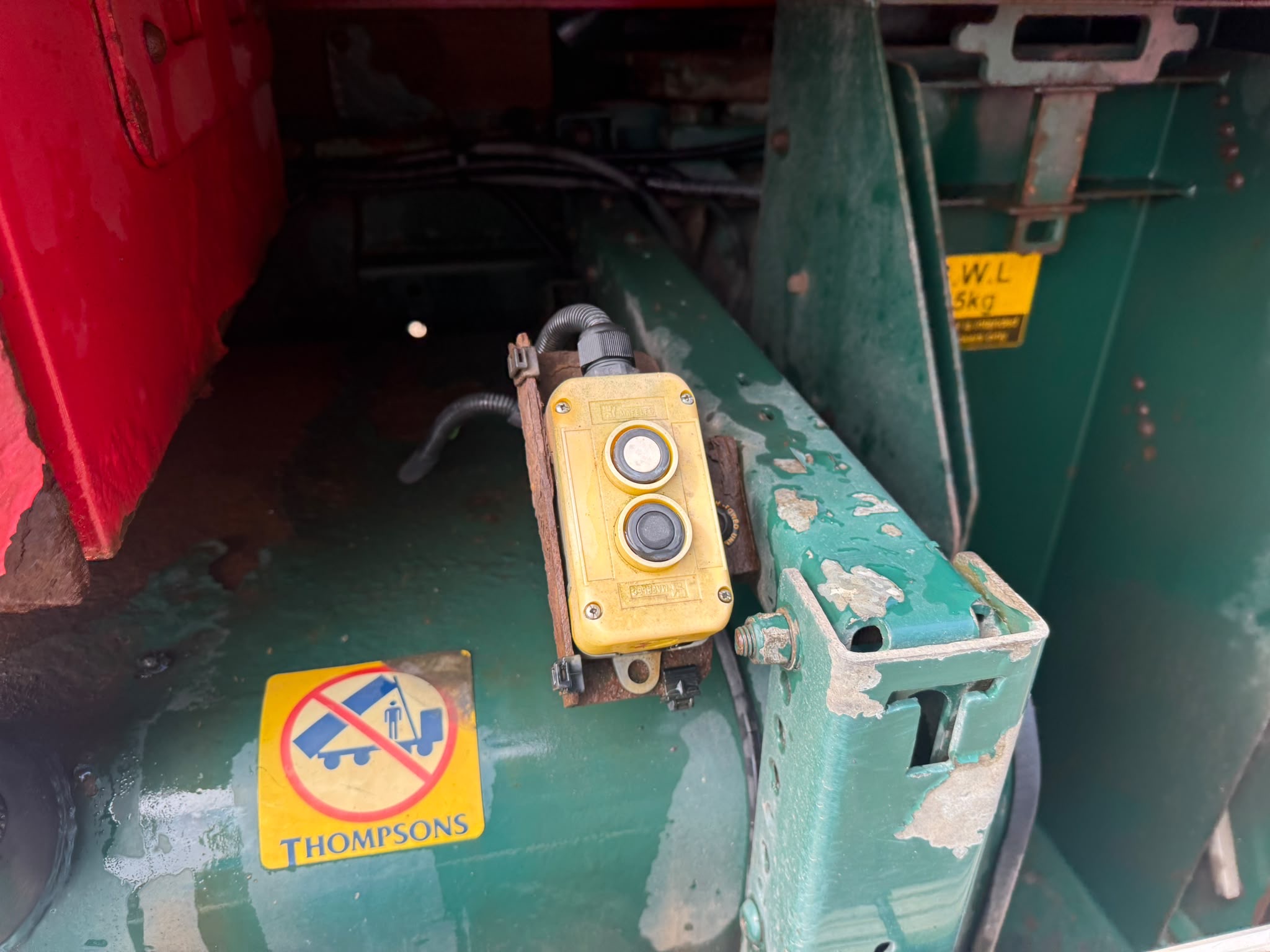 IVECO 340 8 WHEEL TIPPER GRAB LORRY - Image 15