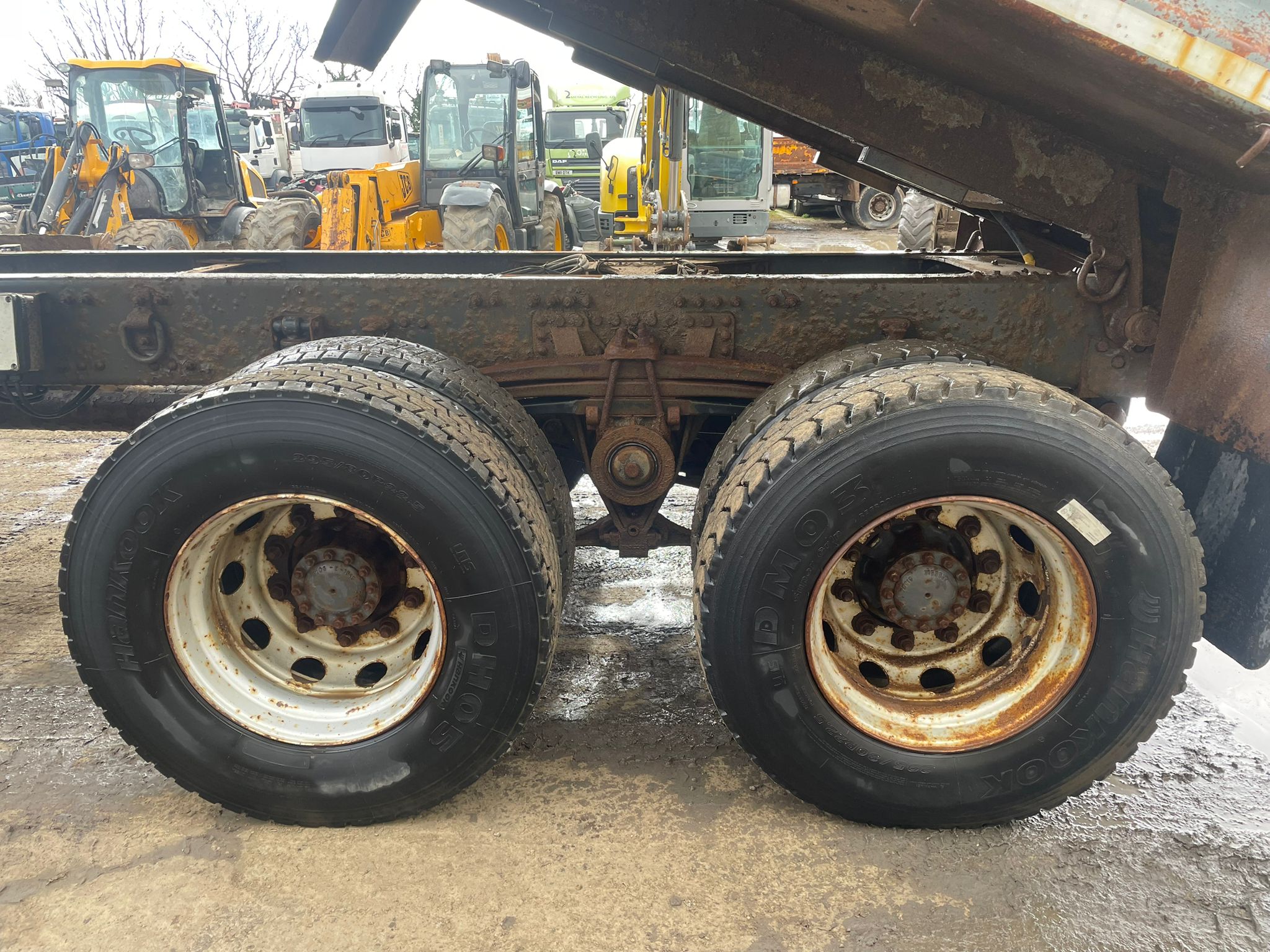 VOLVO FMX 8 WHEEL TIPPER LORRY - Image 7