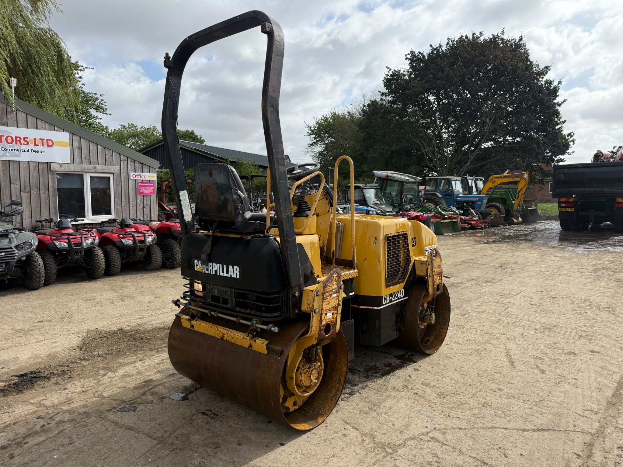 CATERPILLAR CB224D 120 RIDE ON ROLLER - Image 3