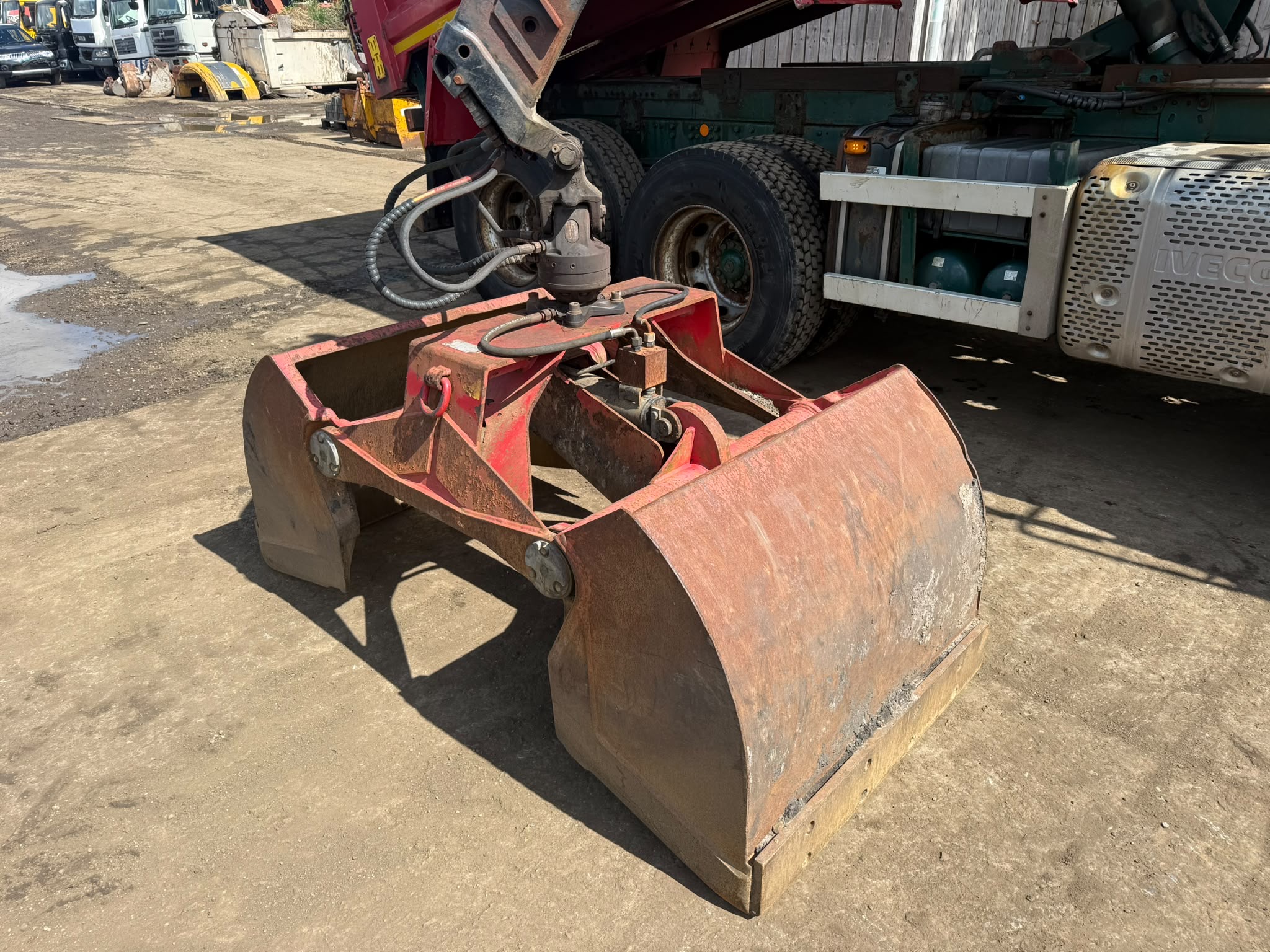 IVECO 340 8 WHEEL TIPPER GRAB LORRY - Image 17