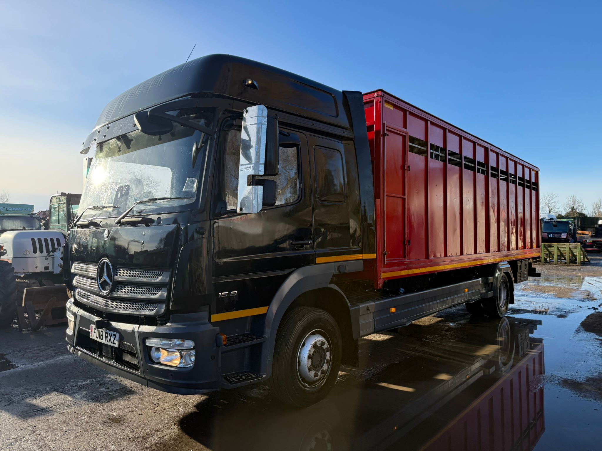 MERCEDES 1518 LIVESTOCK CATTLE LORRY - Image 2