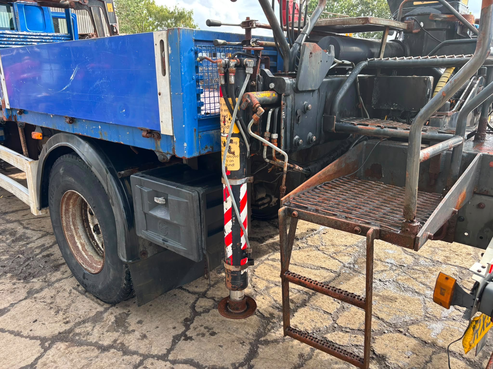 DAF LF 55.220 BRICK GRAB CRANE LORRY - Image 17