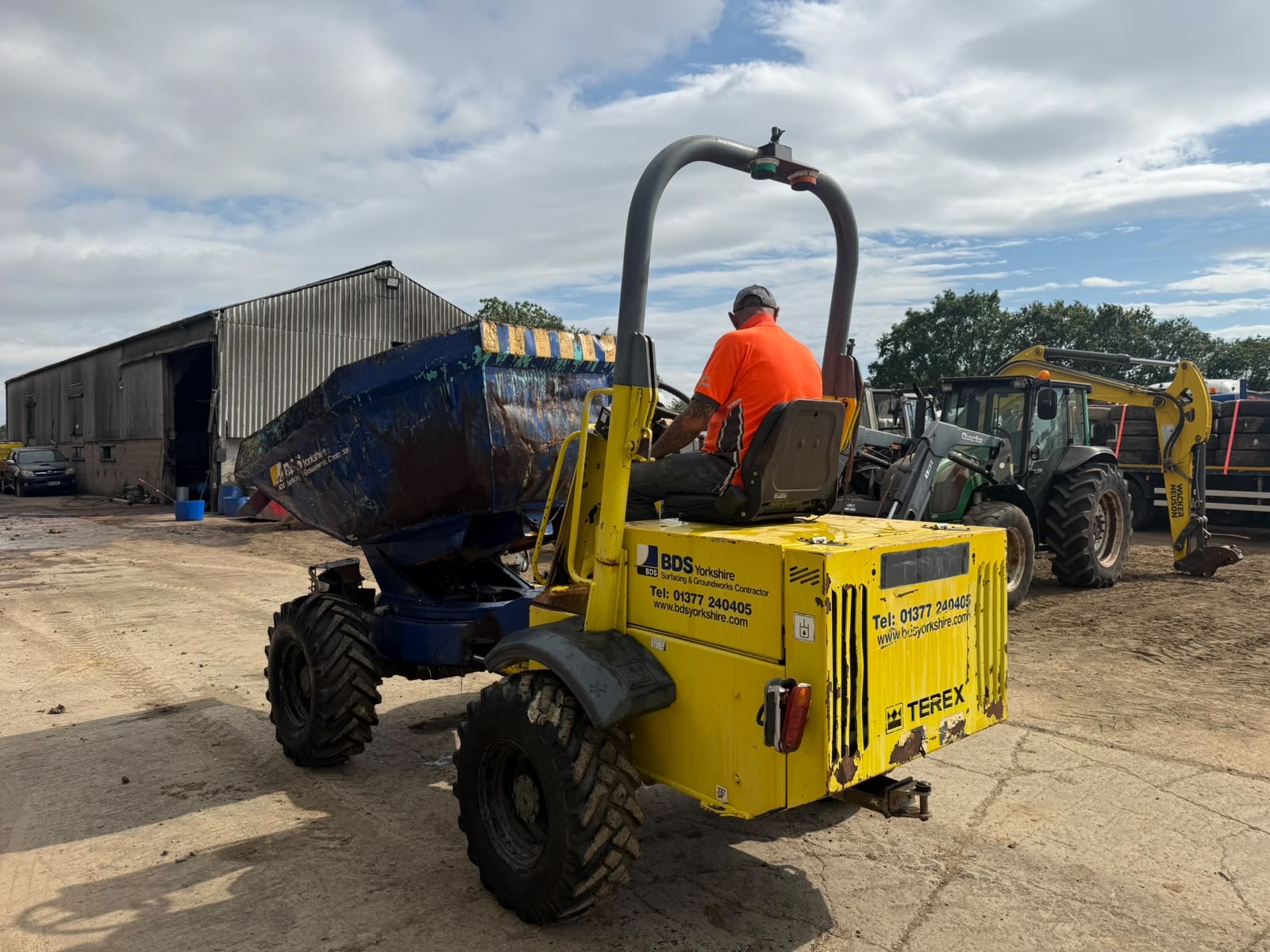 TEREX TA3 SH 3 TON SWIVEL SKIP DUMPER - Image 6
