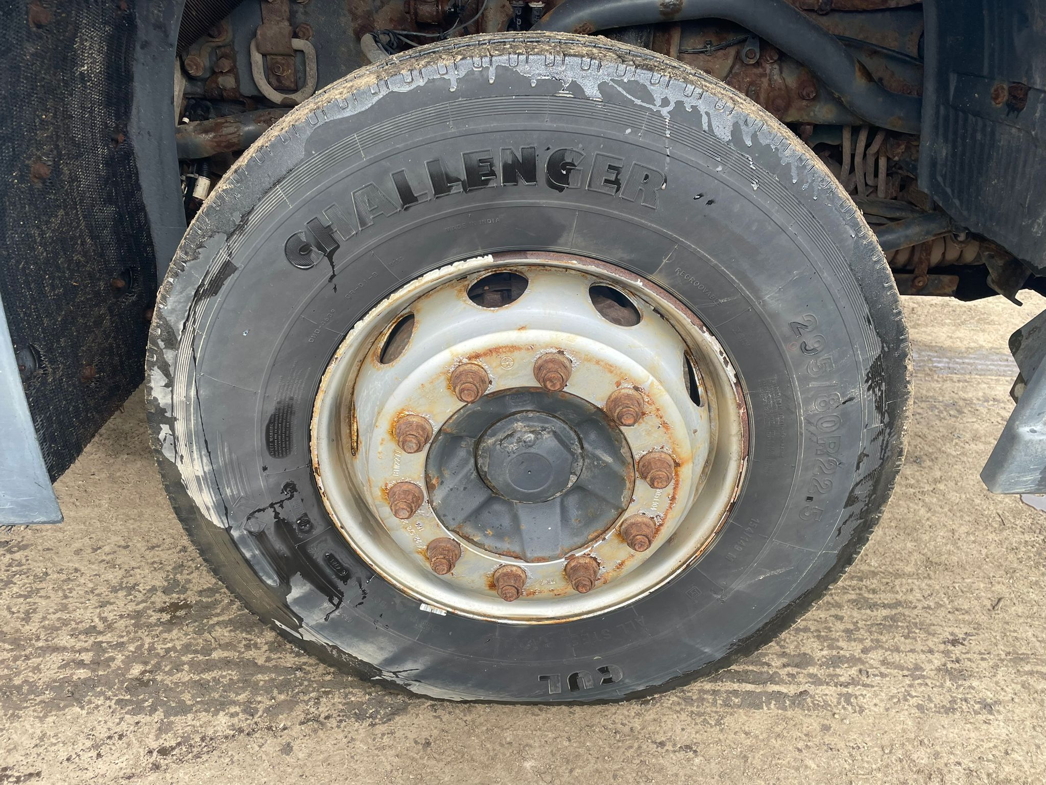 VOLVO FMX 8 WHEEL TIPPER LORRY - Image 9