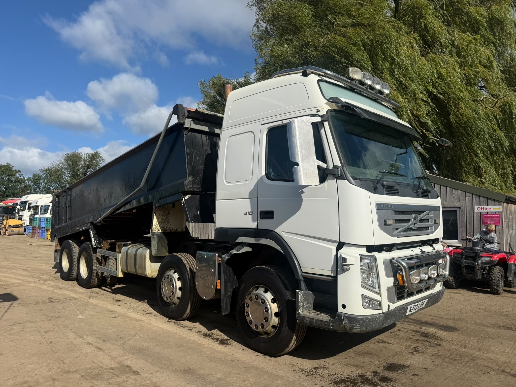 VOLVO FM410 8 WHEEL TIPPER LORRY - Image 2