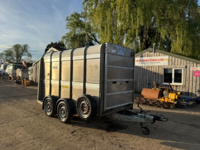 IFOR WILLIAMS TWIN AXLE 10 FT CATTLE TRAILER