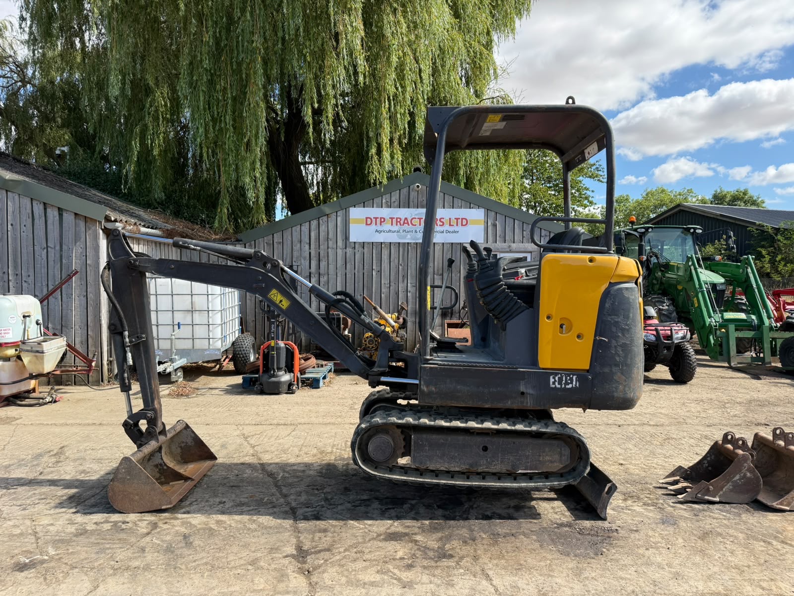 VOLVO EC15D MINI DIGGER EXCAVATOR - Image 21