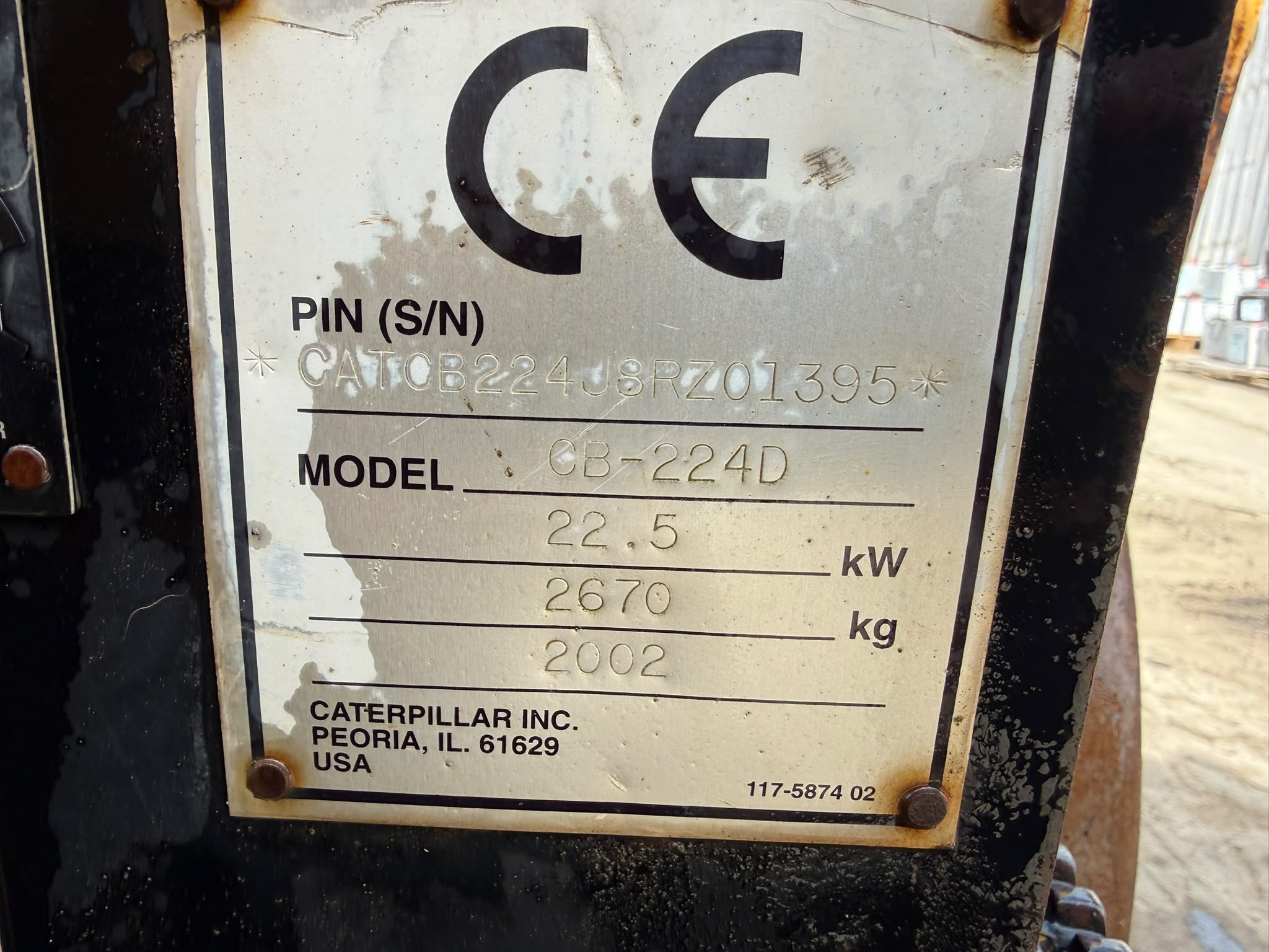 CATERPILLAR CB224D 120 RIDE ON ROLLER - Image 10