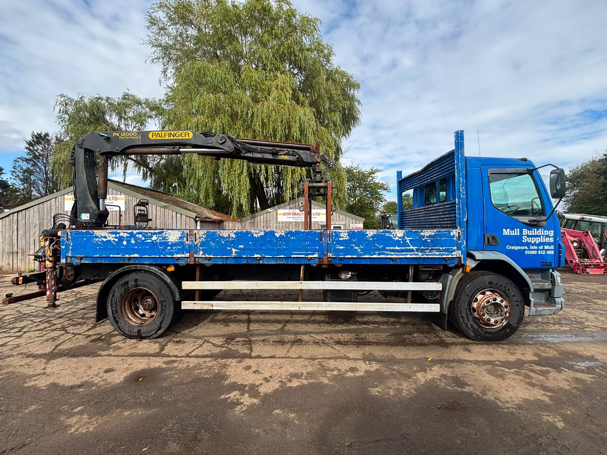 DAF LF 55.220 BRICK GRAB CRANE LORRY - Image 4