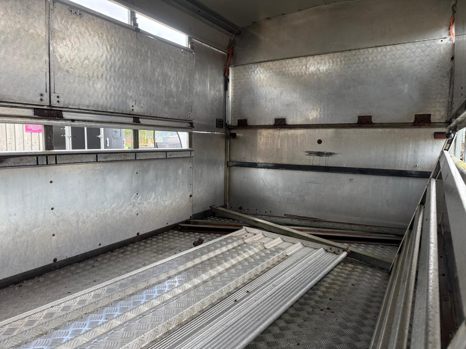 IFOR WILLIAM 12 FT TRI AXLE CATTLE TRAILER - Image 13