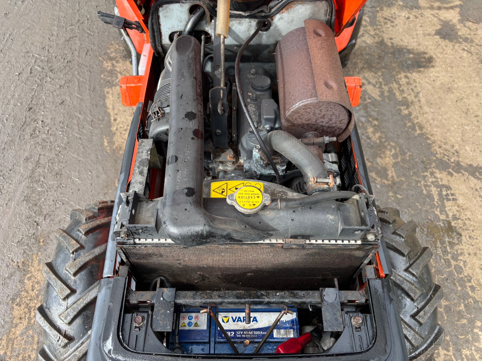 KUBOTA B1710 COMPACT TRACTOR WITH TRAILER - Image 12