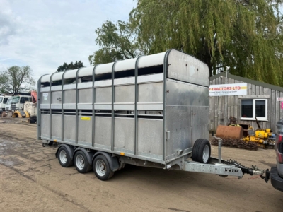 IFOR WILLIAM 14ft TRI AXLE LIVESTOCK TRAILER