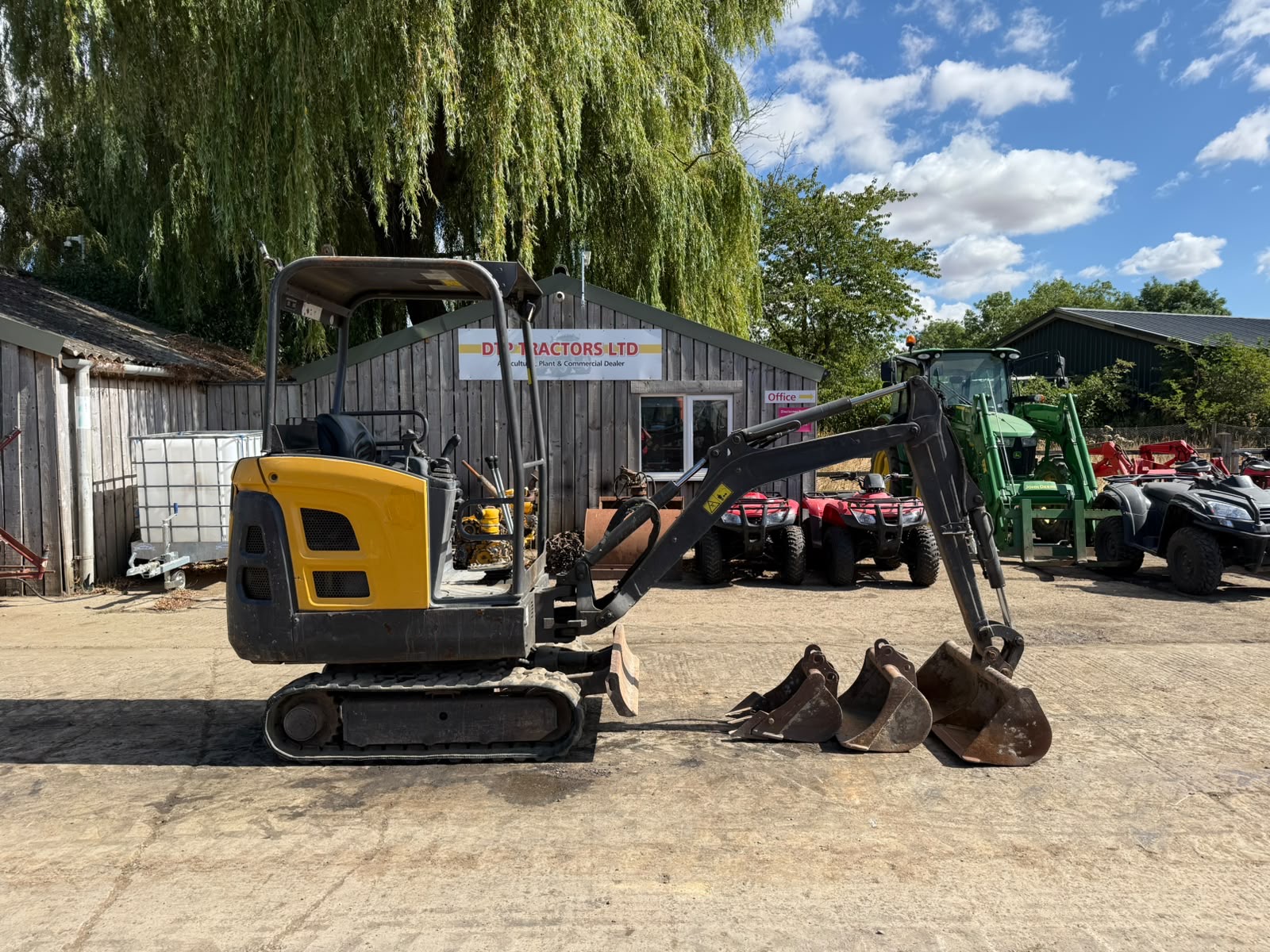 VOLVO EC15D MINI DIGGER EXCAVATOR - Image 2