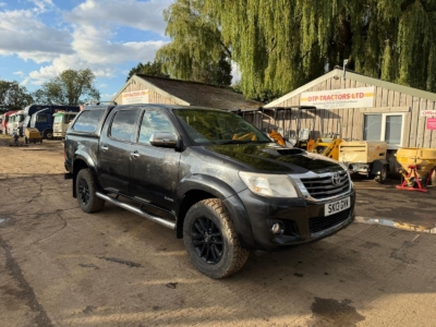 TOYOTA HILUX INVINCIBLE PICKUP
