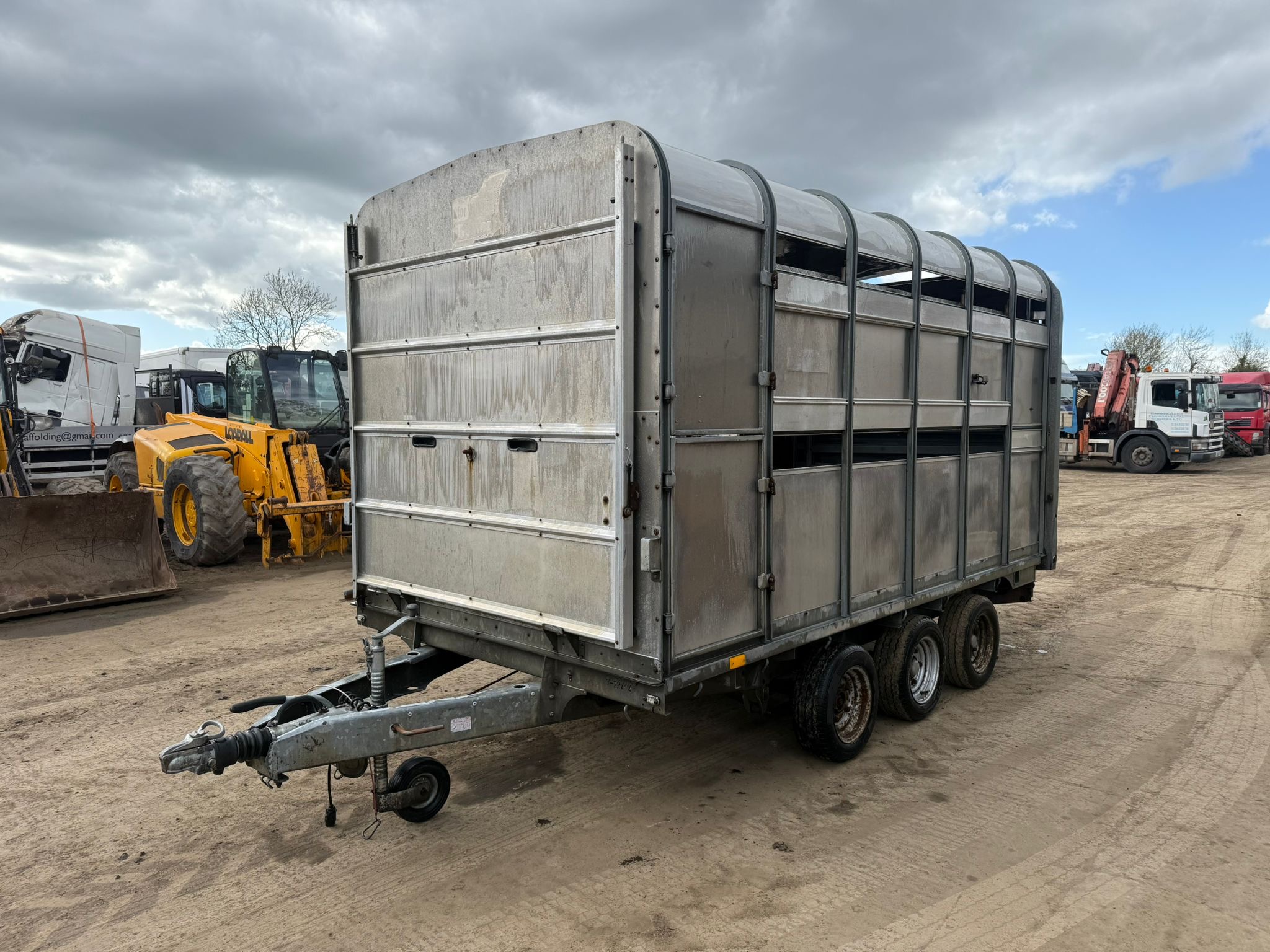 IFOR WILLIAM 12 FT TRI AXLE CATTLE TRAILER - Image 16