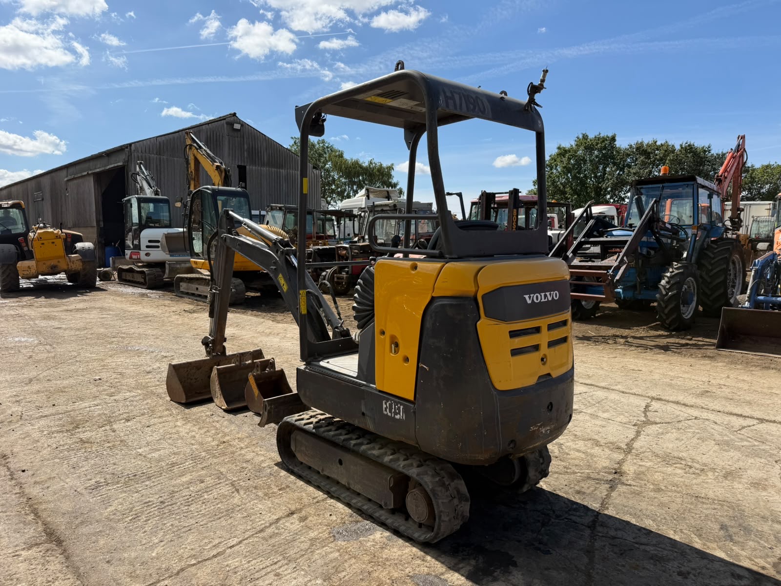 VOLVO EC15D MINI DIGGER EXCAVATOR - Image 16