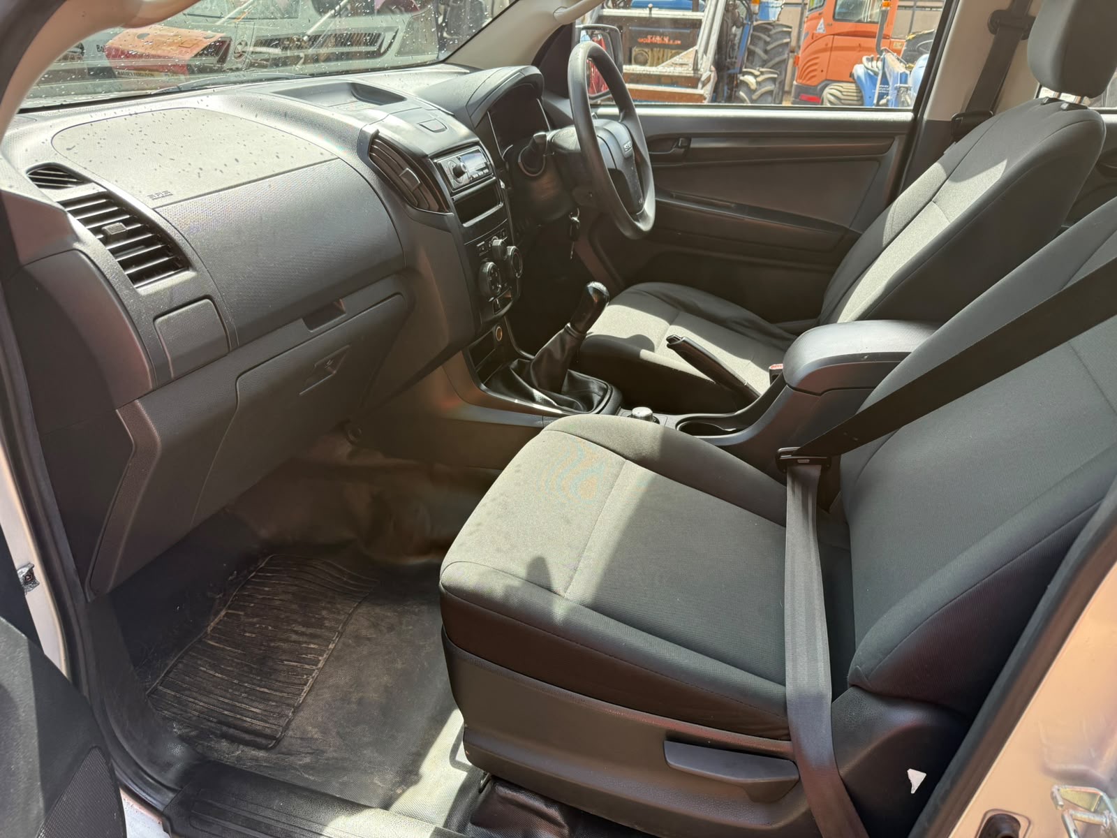 ISUZU D MAX 4x4 PICKUP - Image 17