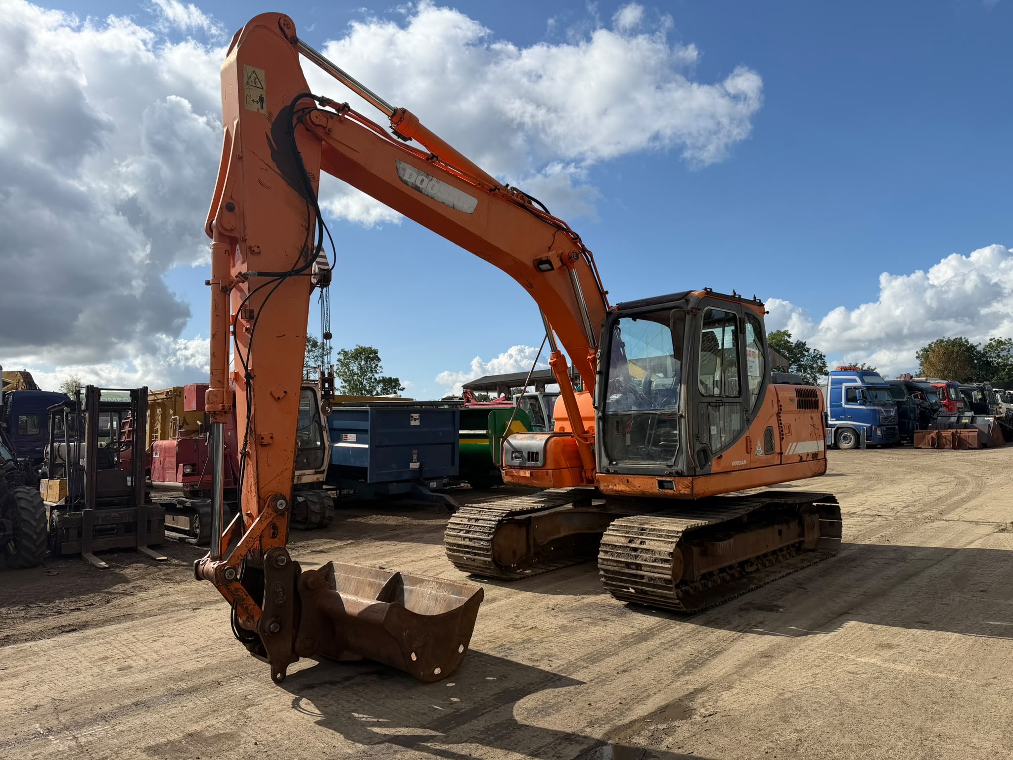 DOOSAN DX140LC 14 TON EXCAVATOR - Image 9