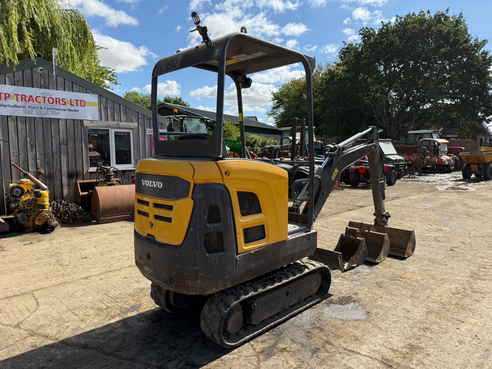 VOLVO EC15D MINI DIGGER EXCAVATOR - Image 13