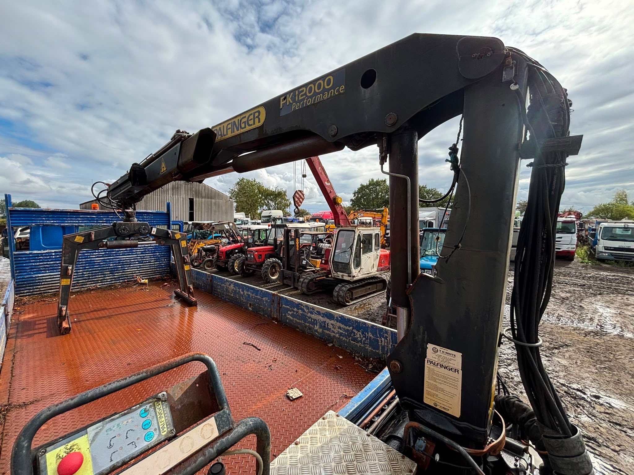 DAF LF 55.220 BRICK GRAB CRANE LORRY - Image 24