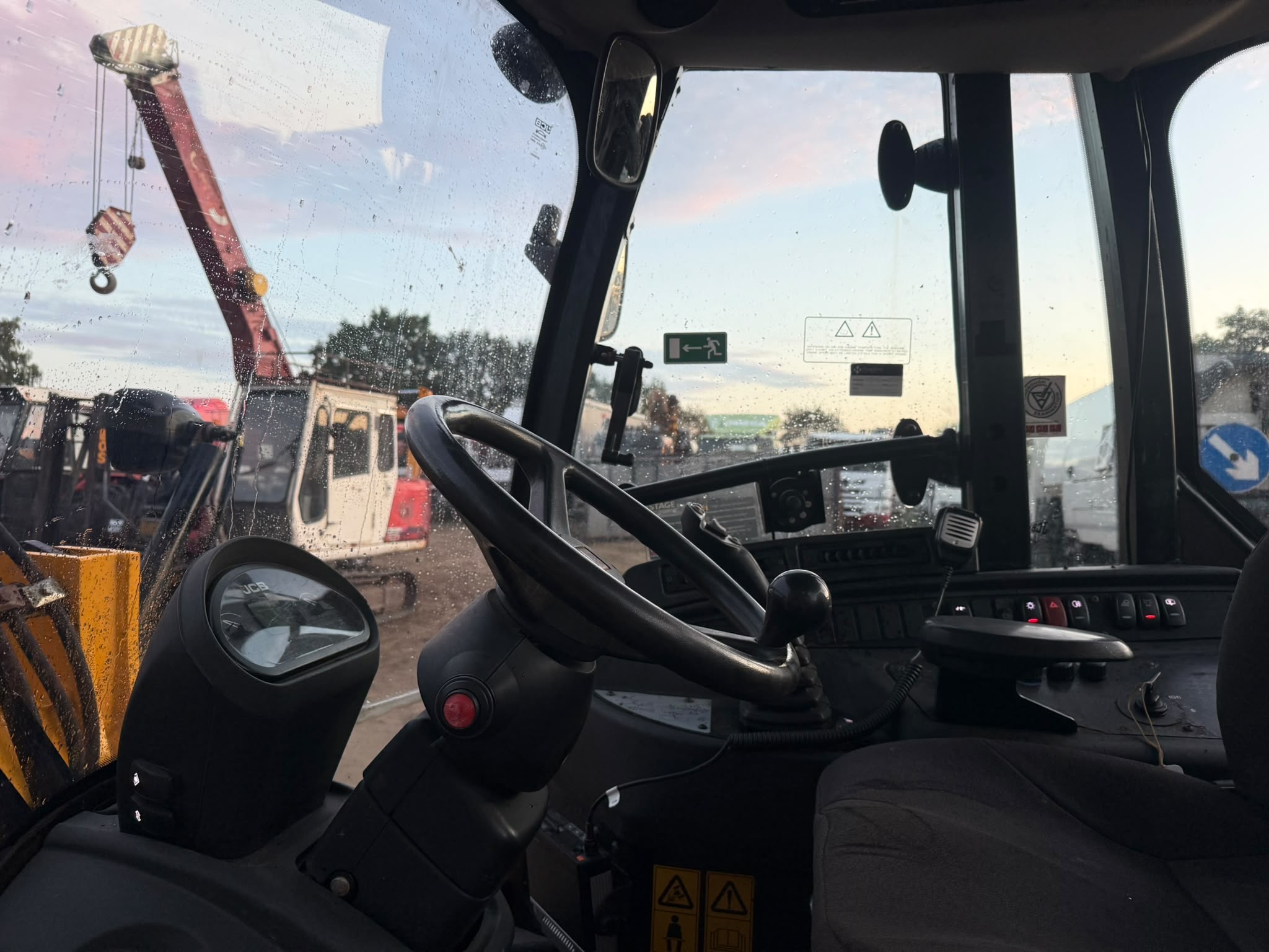 JCB 407 MINI WHEELED LOADER - Image 11