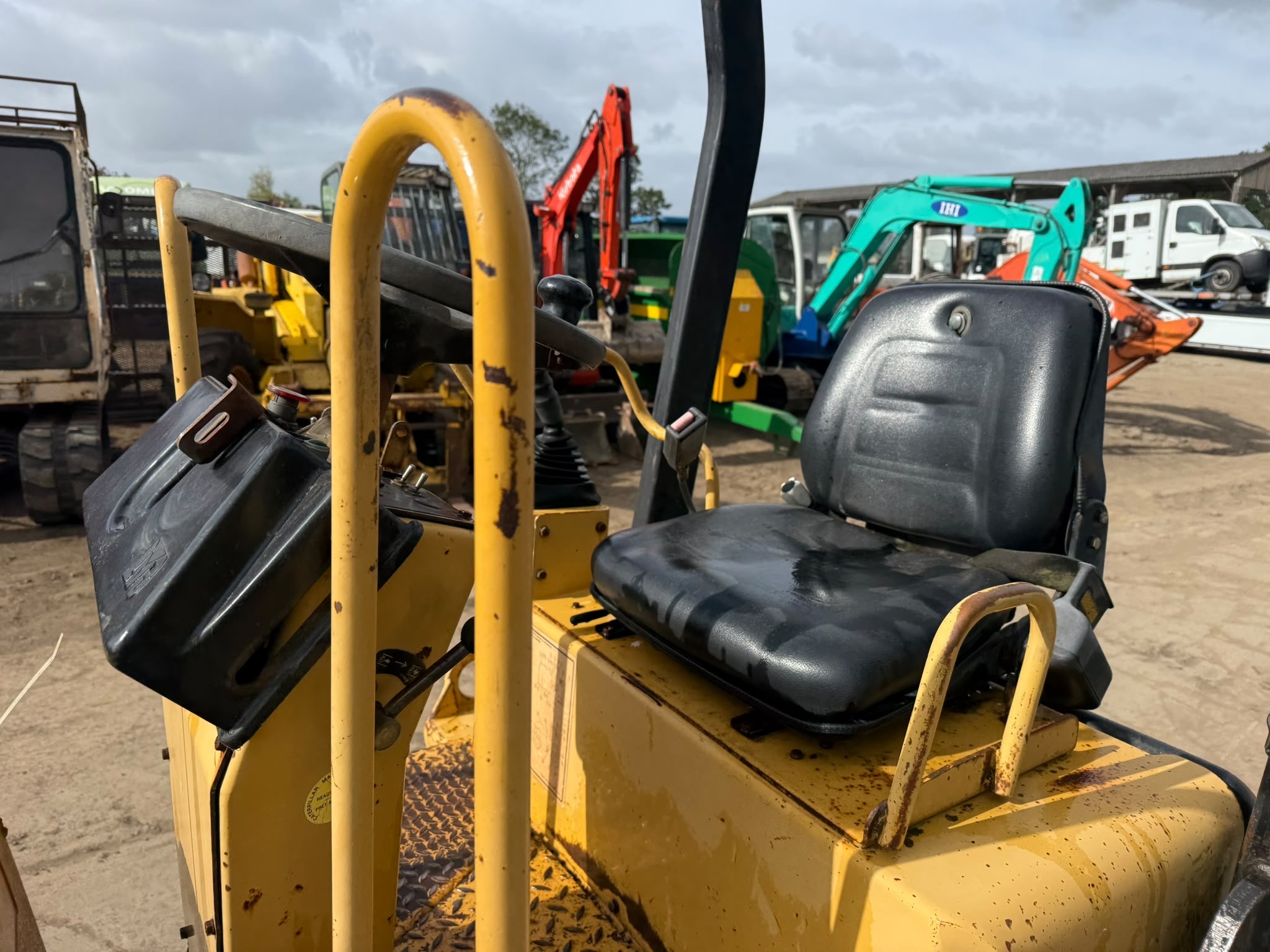 CATERPILLAR CB224D 120 RIDE ON ROLLER - Image 13