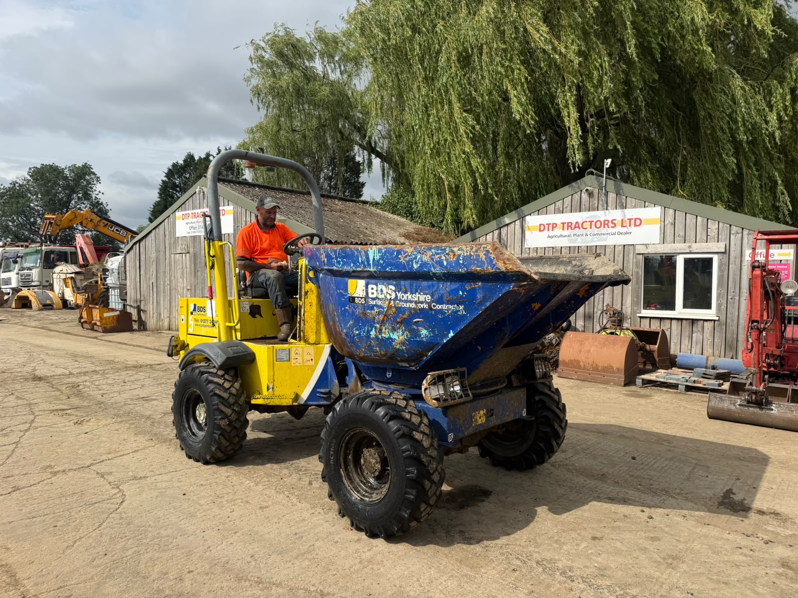 TEREX TA3 SH 3 TON SWIVEL SKIP DUMPER