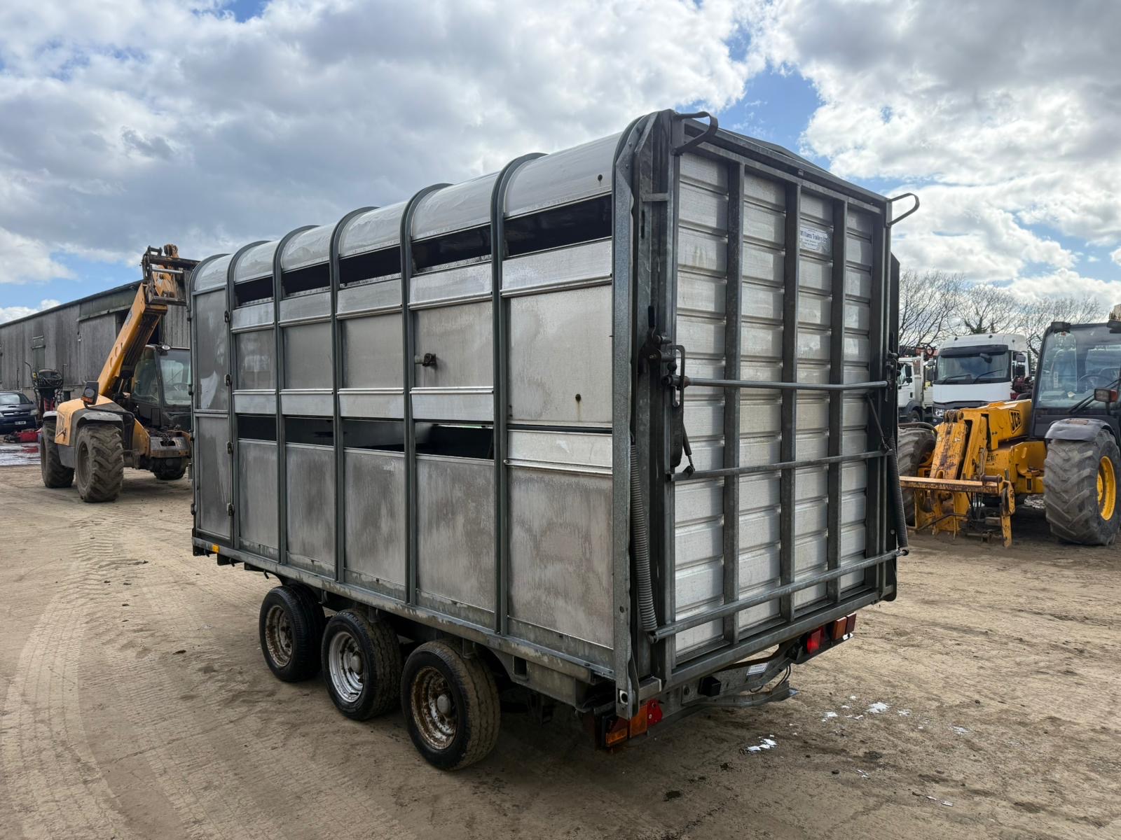 IFOR WILLIAM 12 FT TRI AXLE CATTLE TRAILER - Image 10