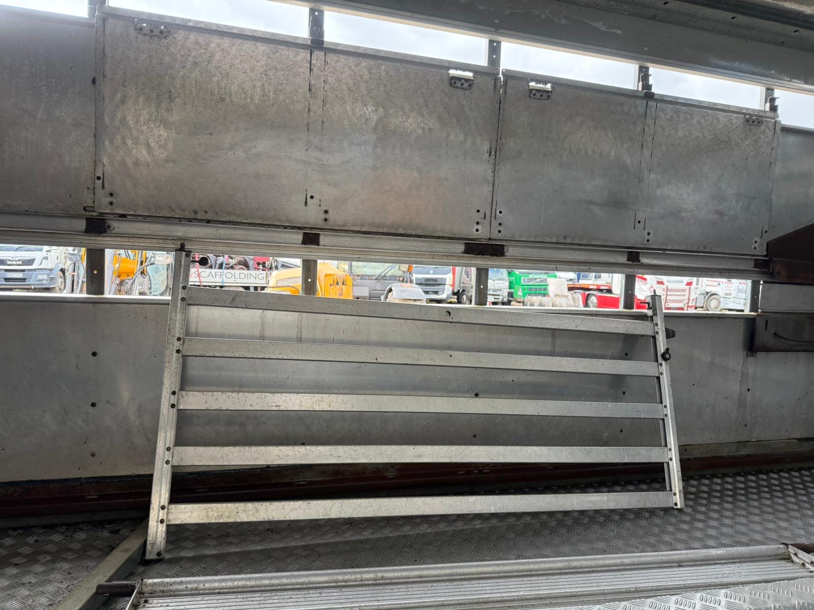 IFOR WILLIAM 12 FT TRI AXLE CATTLE TRAILER - Image 8