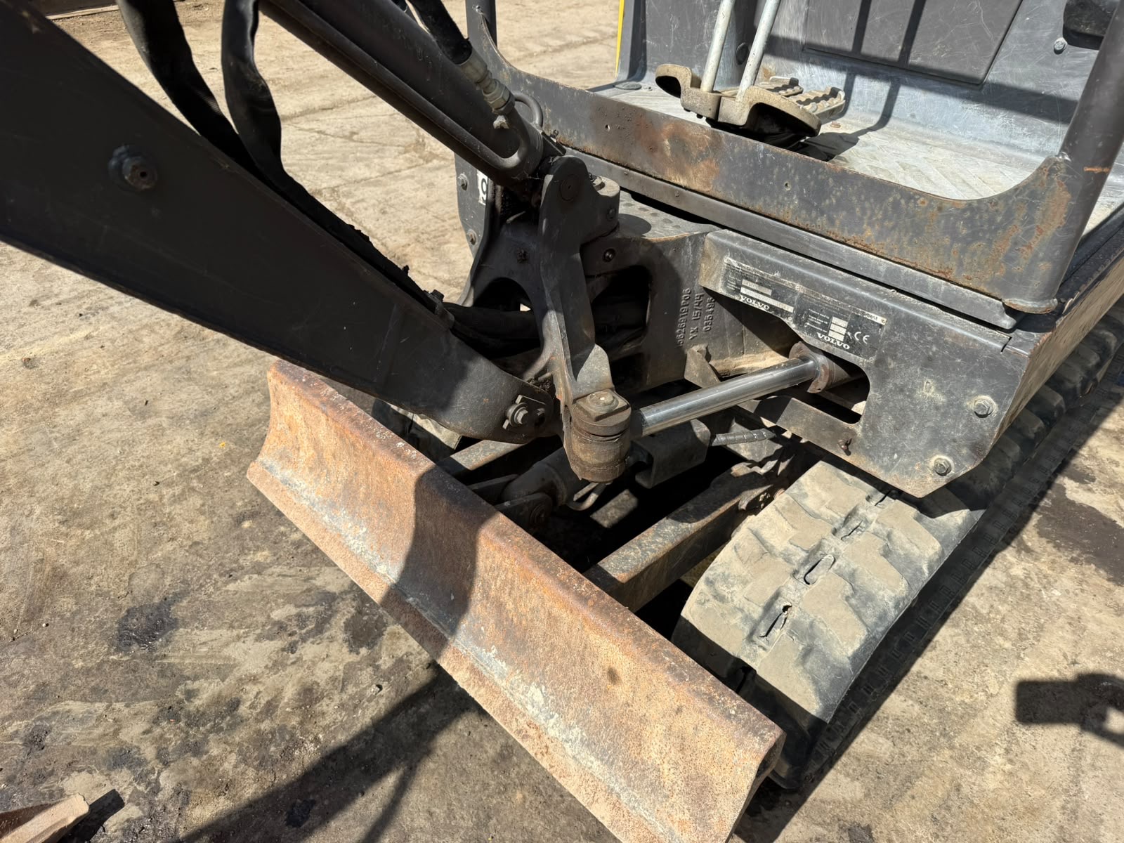 VOLVO EC15D MINI DIGGER EXCAVATOR - Image 8
