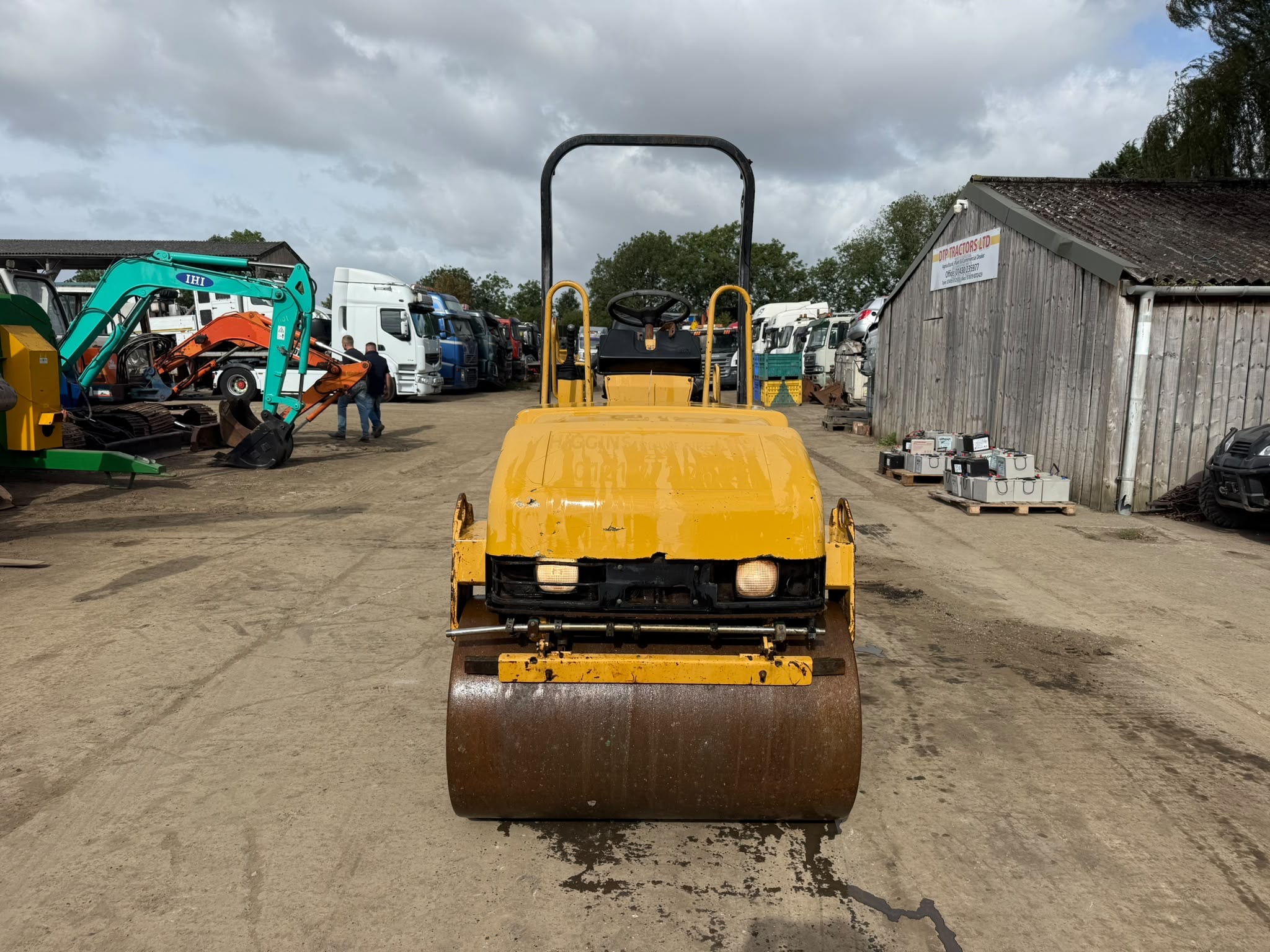 CATERPILLAR CB224D 120 RIDE ON ROLLER - Image 6