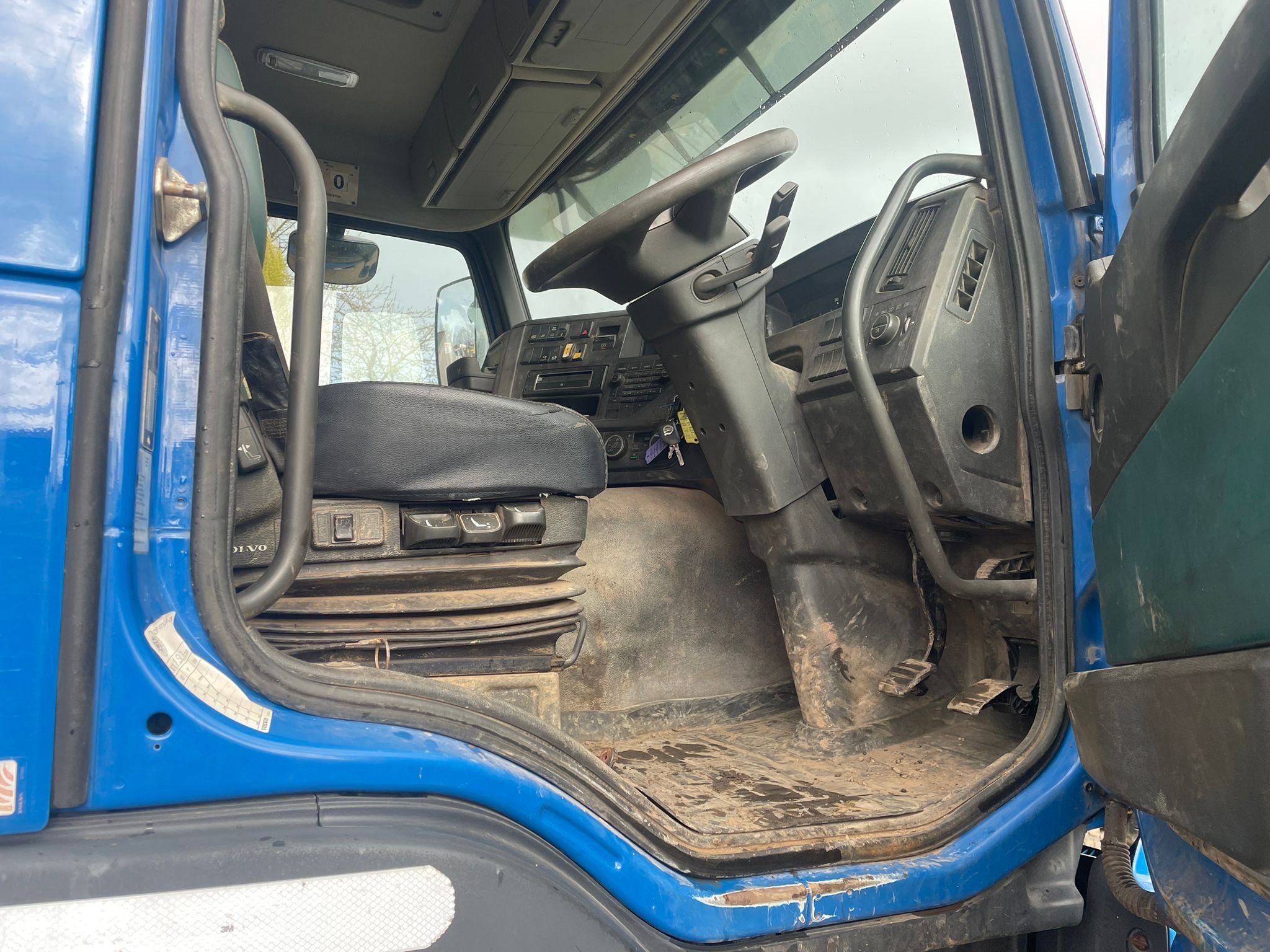 VOLVO FMX 8 WHEEL TIPPER LORRY - Image 23