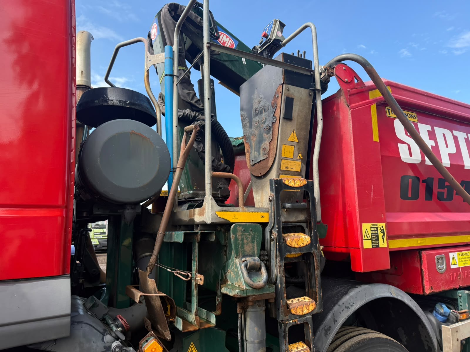IVECO 340 8 WHEEL TIPPER GRAB LORRY - Image 6
