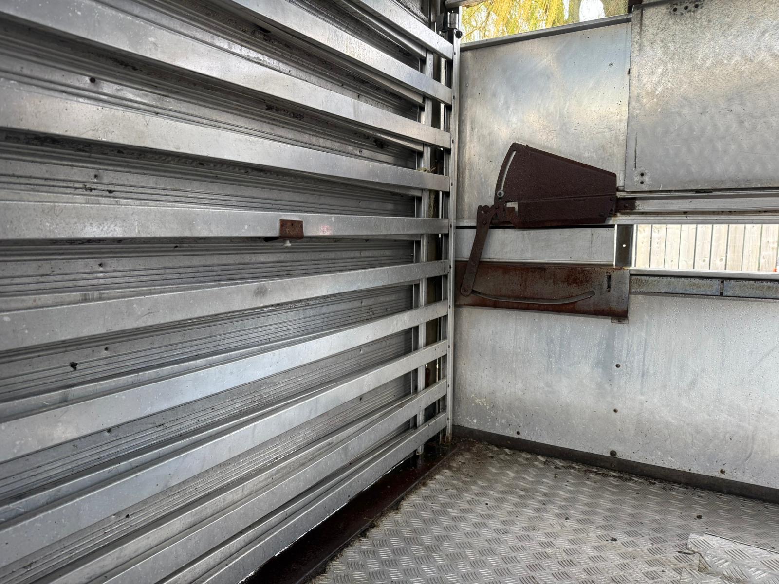IFOR WILLIAM 12 FT TRI AXLE CATTLE TRAILER - Image 12