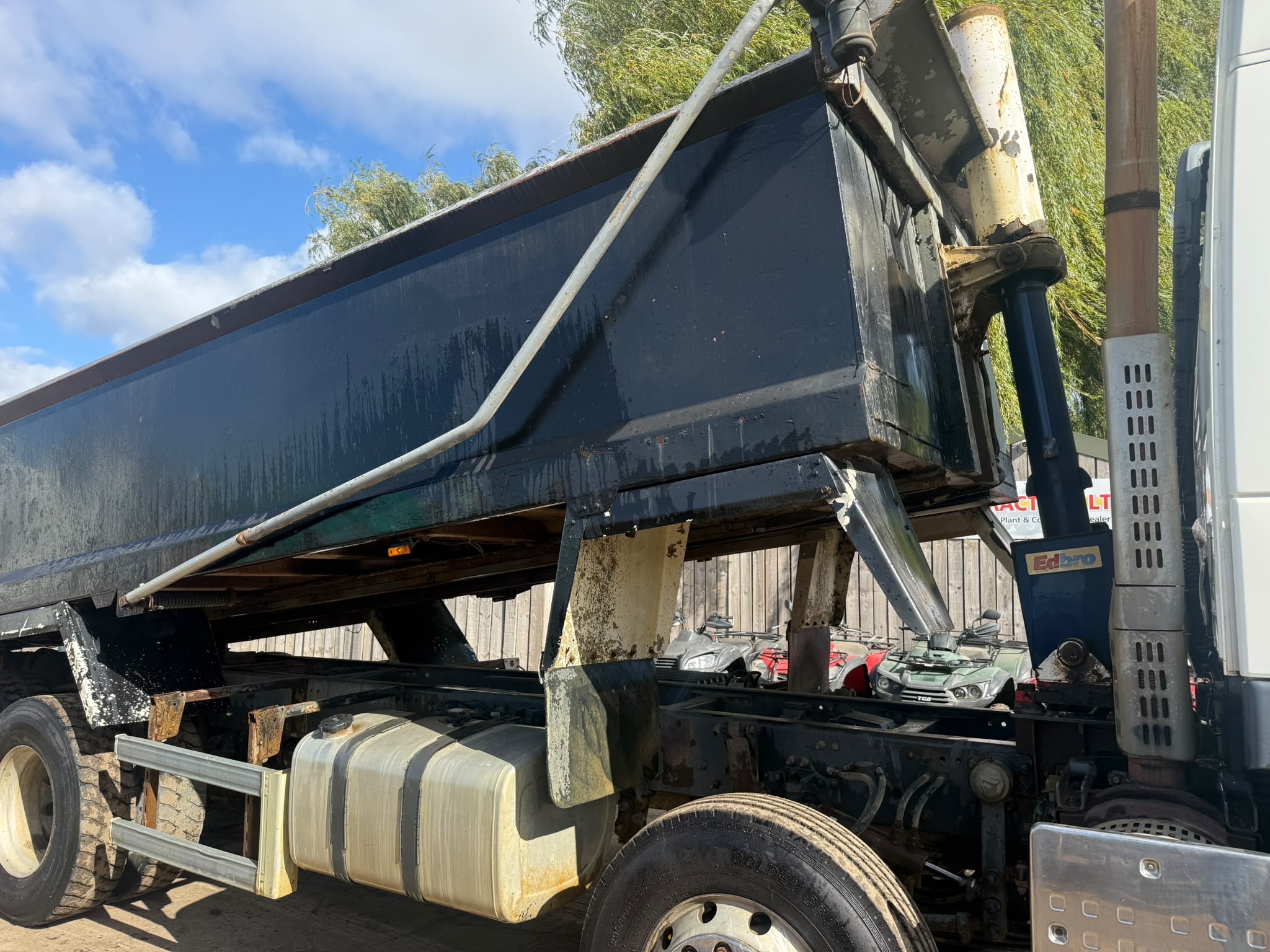 VOLVO FM410 8 WHEEL TIPPER LORRY - Image 18